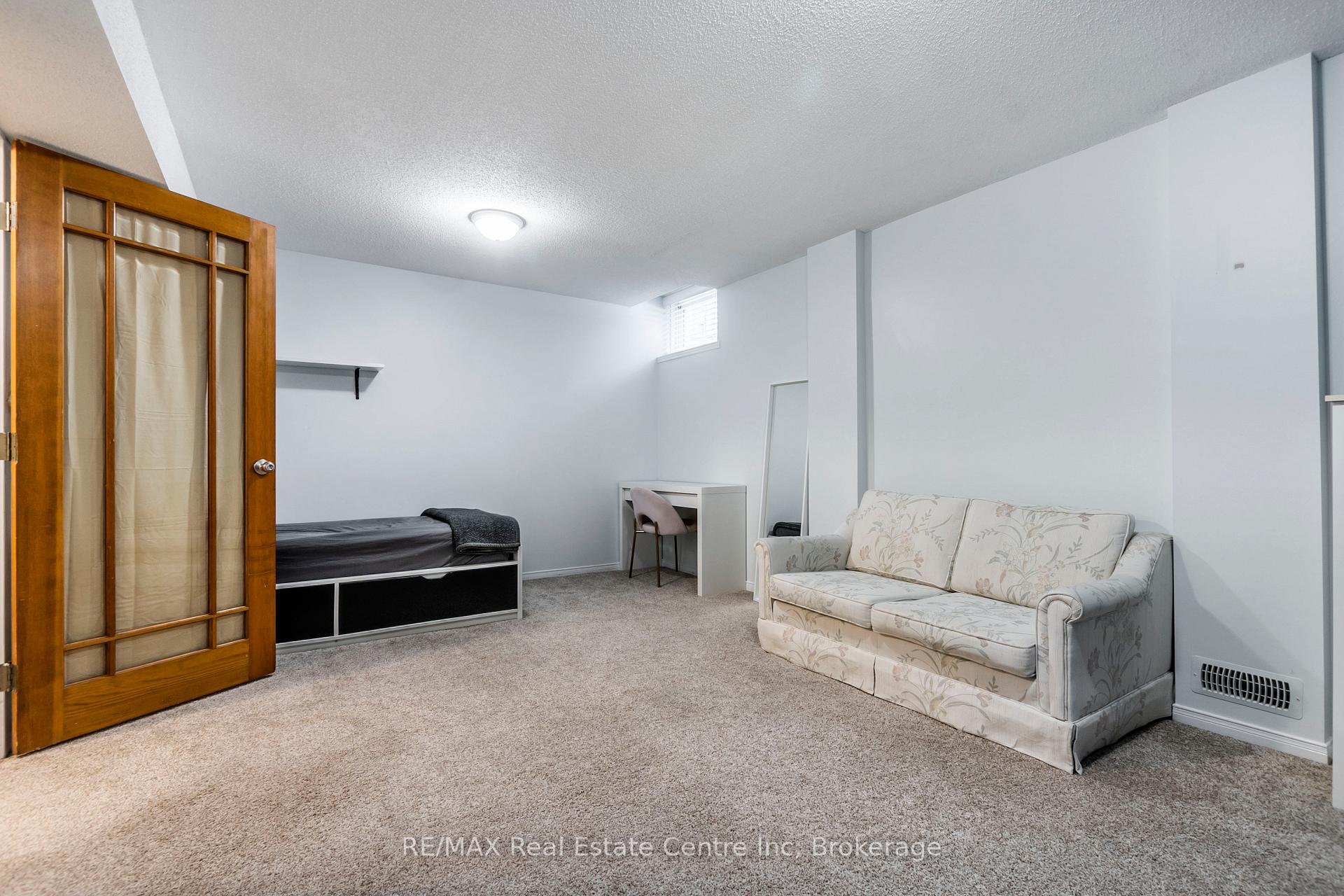 Photo 25 of 61 Roehampton Crescent W, Guelph, Pineridge/Westminster Woods — HOMEH