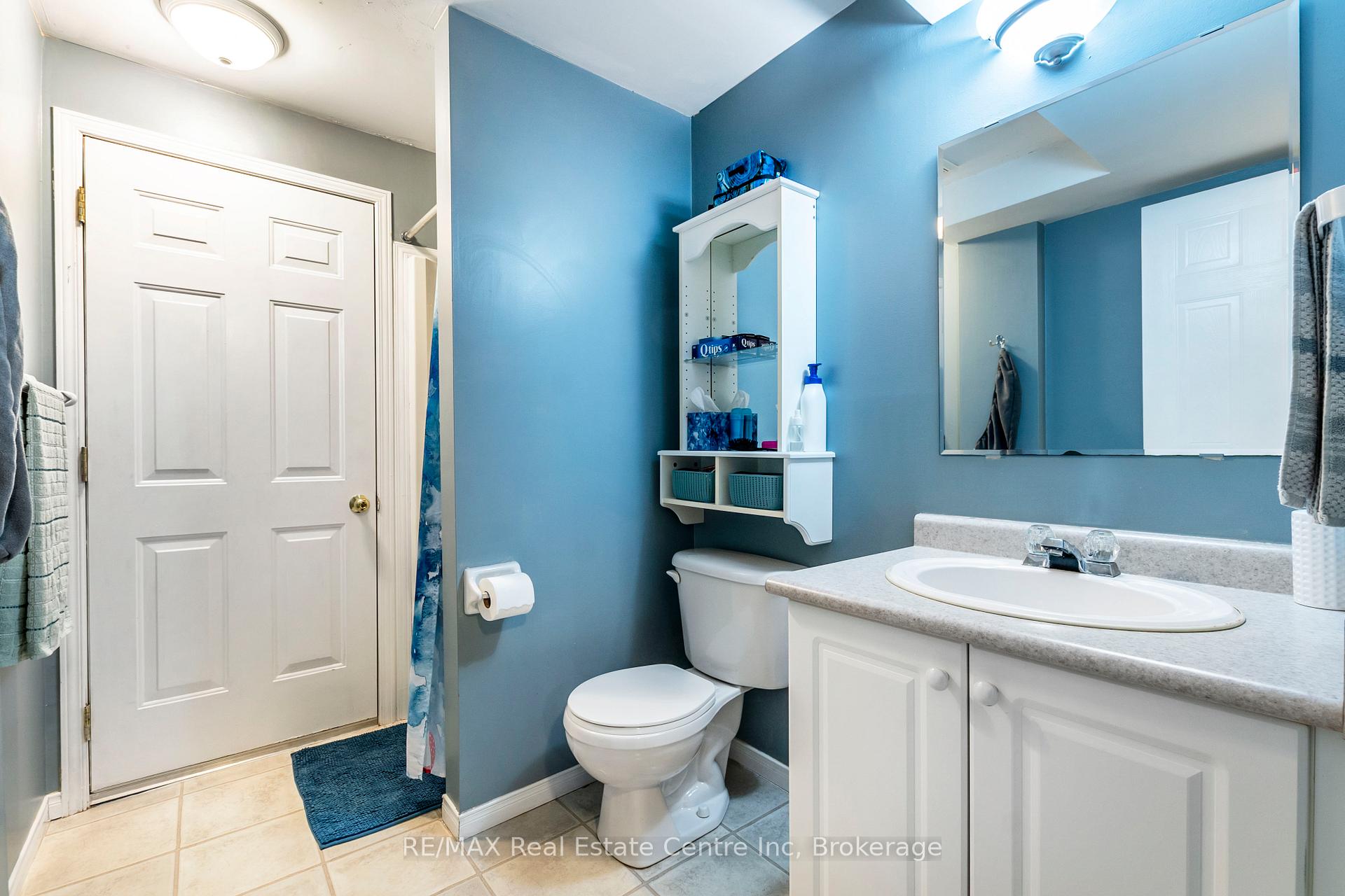 Photo 27 of 61 Roehampton Crescent W, Guelph, Pineridge/Westminster Woods — HOMEH