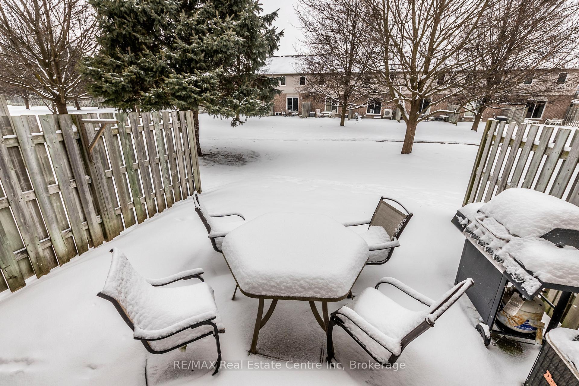 Photo 30 of 61 Roehampton Crescent W, Guelph, Pineridge/Westminster Woods — HOMEH