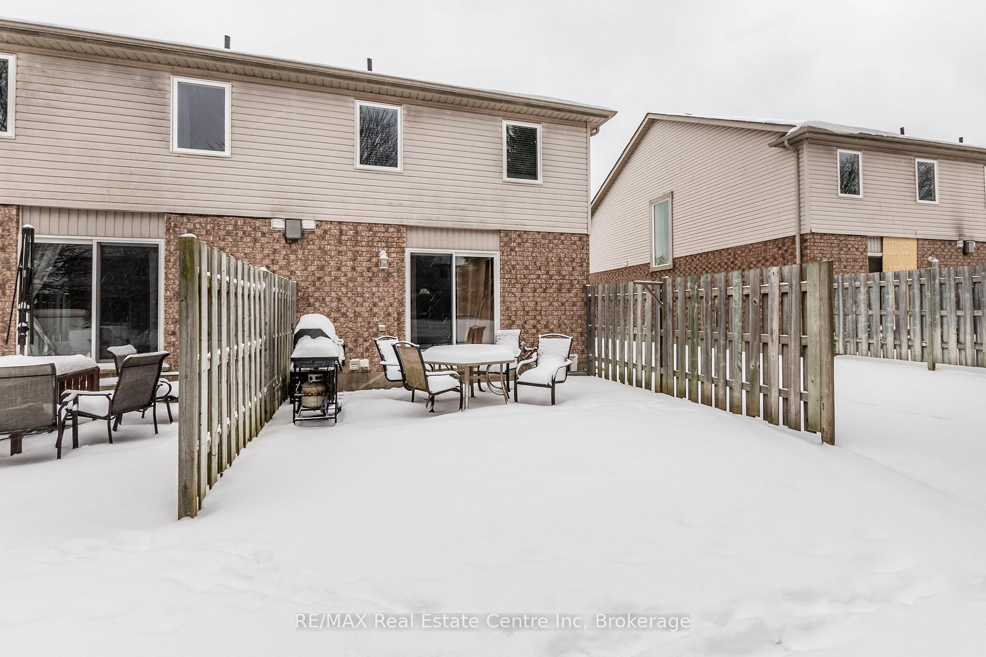 Photo 31 of 61 Roehampton Crescent W, Guelph, Pineridge/Westminster Woods — HOMEH