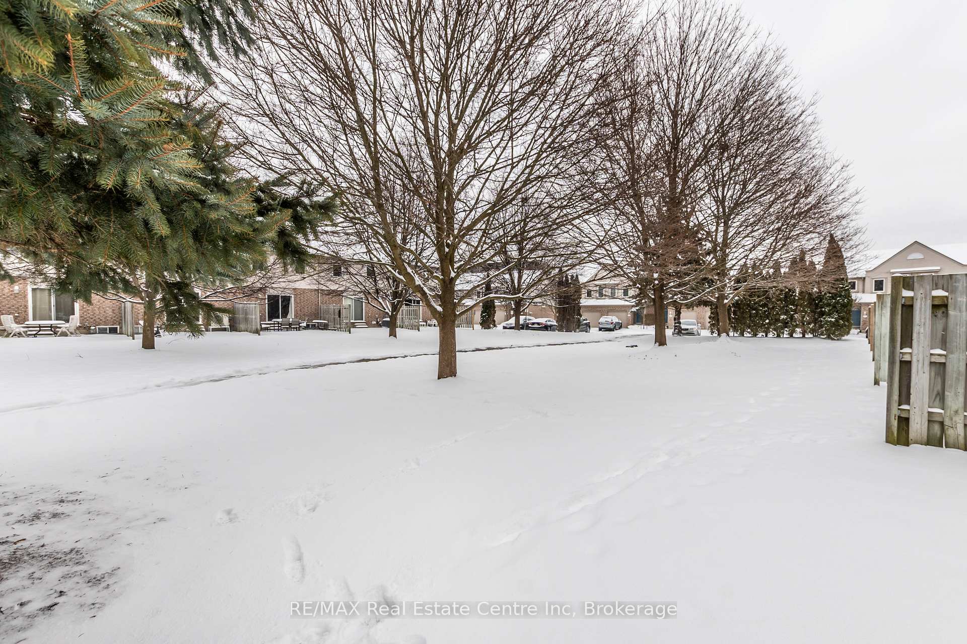 Photo 32 of 61 Roehampton Crescent W, Guelph, Pineridge/Westminster Woods — HOMEH