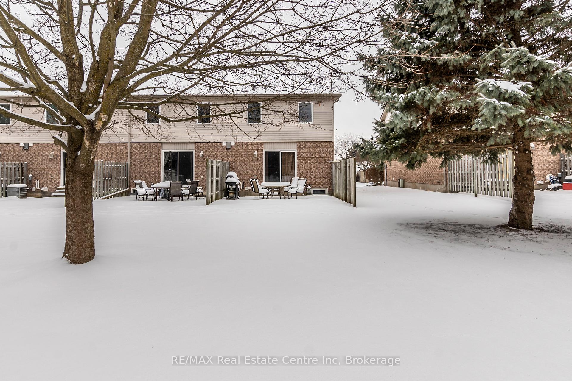 Photo 33 of 61 Roehampton Crescent W, Guelph, Pineridge/Westminster Woods — HOMEH