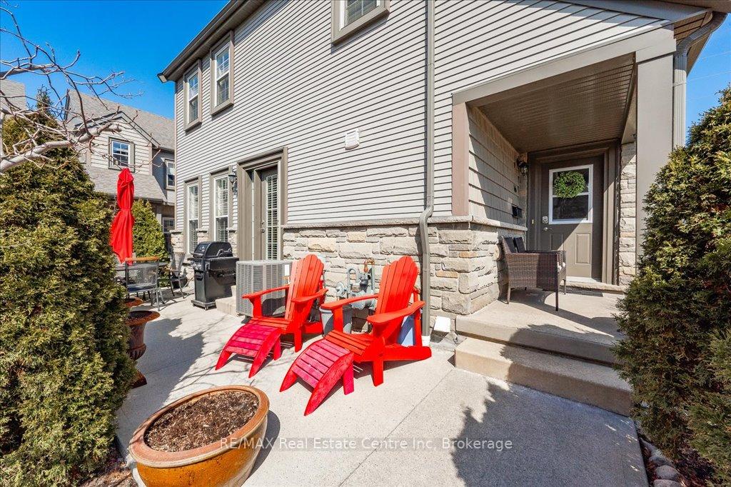 Photo 3 of Unit 16, 100 Frederick Drive, Guelph, Pineridge/Westminster Woods — HOMEH