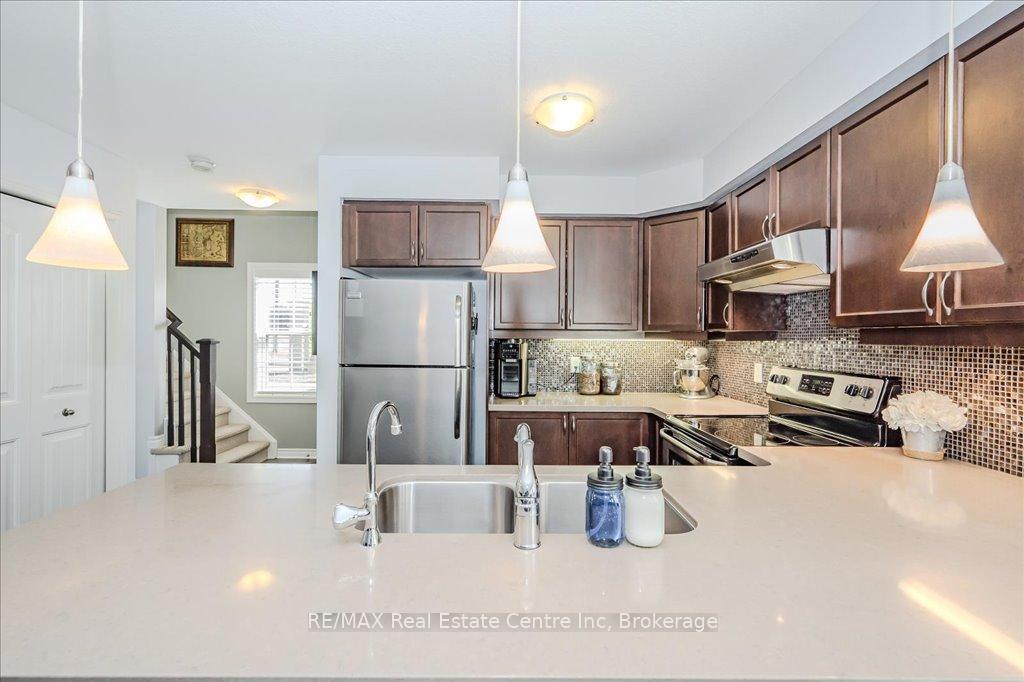 Photo 4 of Unit 16, 100 Frederick Drive, Guelph, Pineridge/Westminster Woods — HOMEH