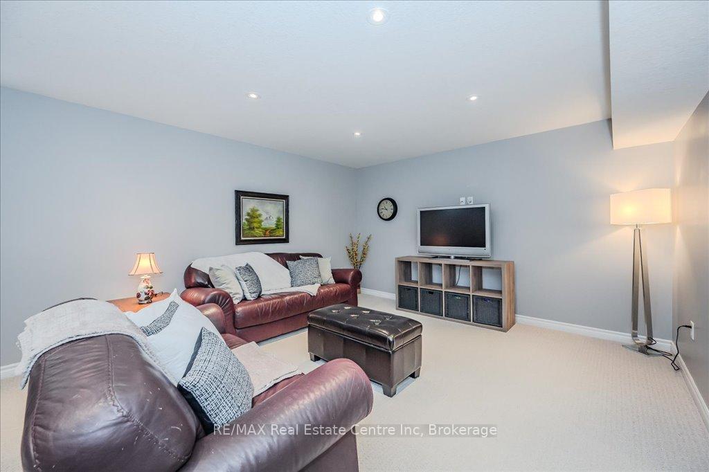 Photo 16 of Unit 16, 100 Frederick Drive, Guelph, Pineridge/Westminster Woods — HOMEH