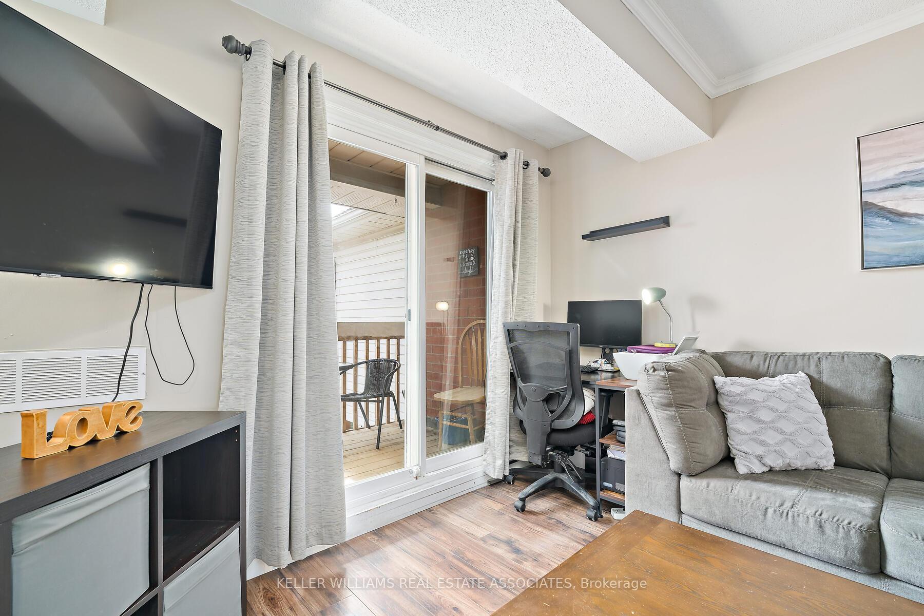 Photo 8 of 49A Wylie Circle, Halton Hills, Georgetown — HOMEH