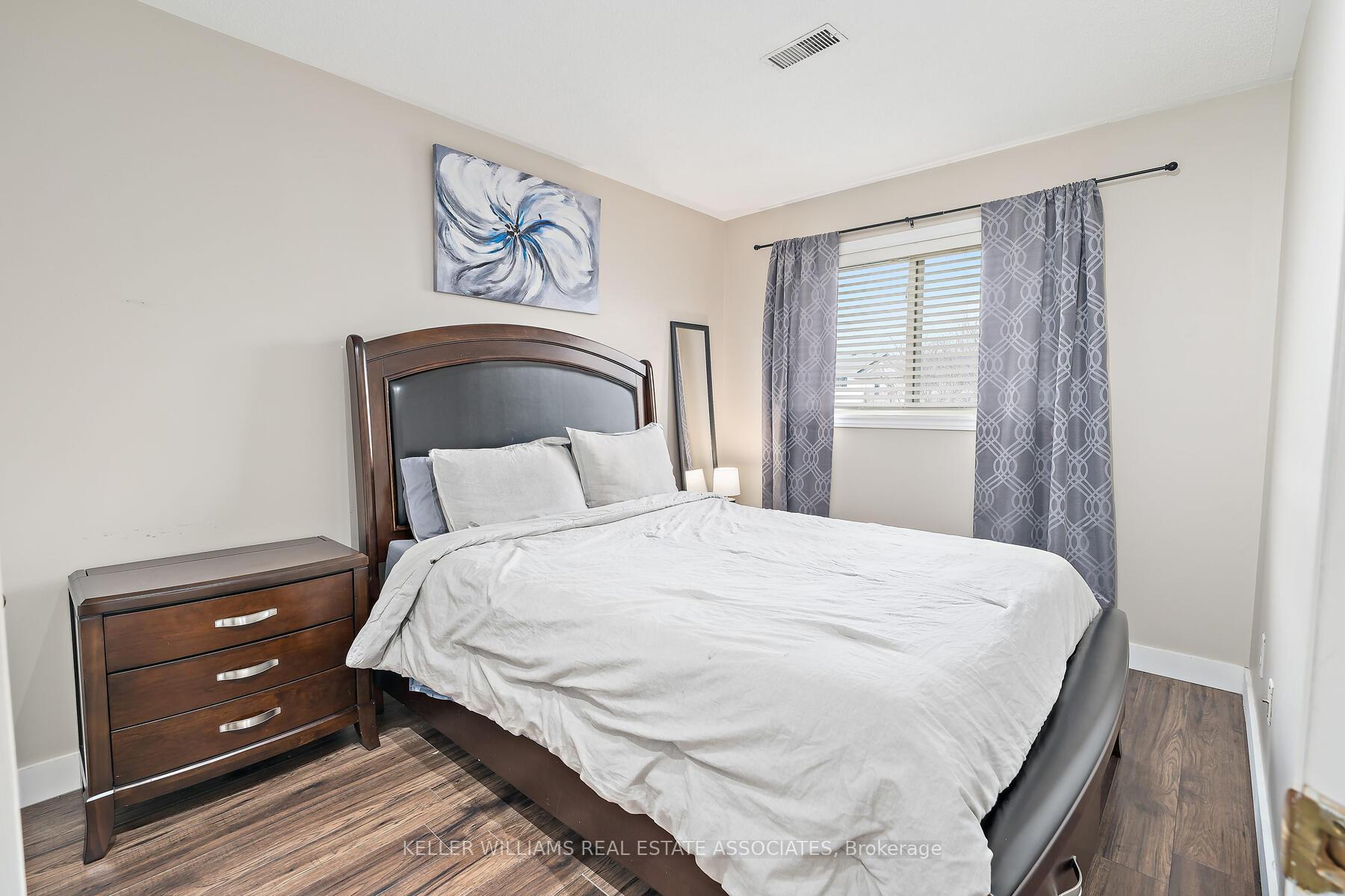 Photo 14 of 49A Wylie Circle, Halton Hills, Georgetown — HOMEH