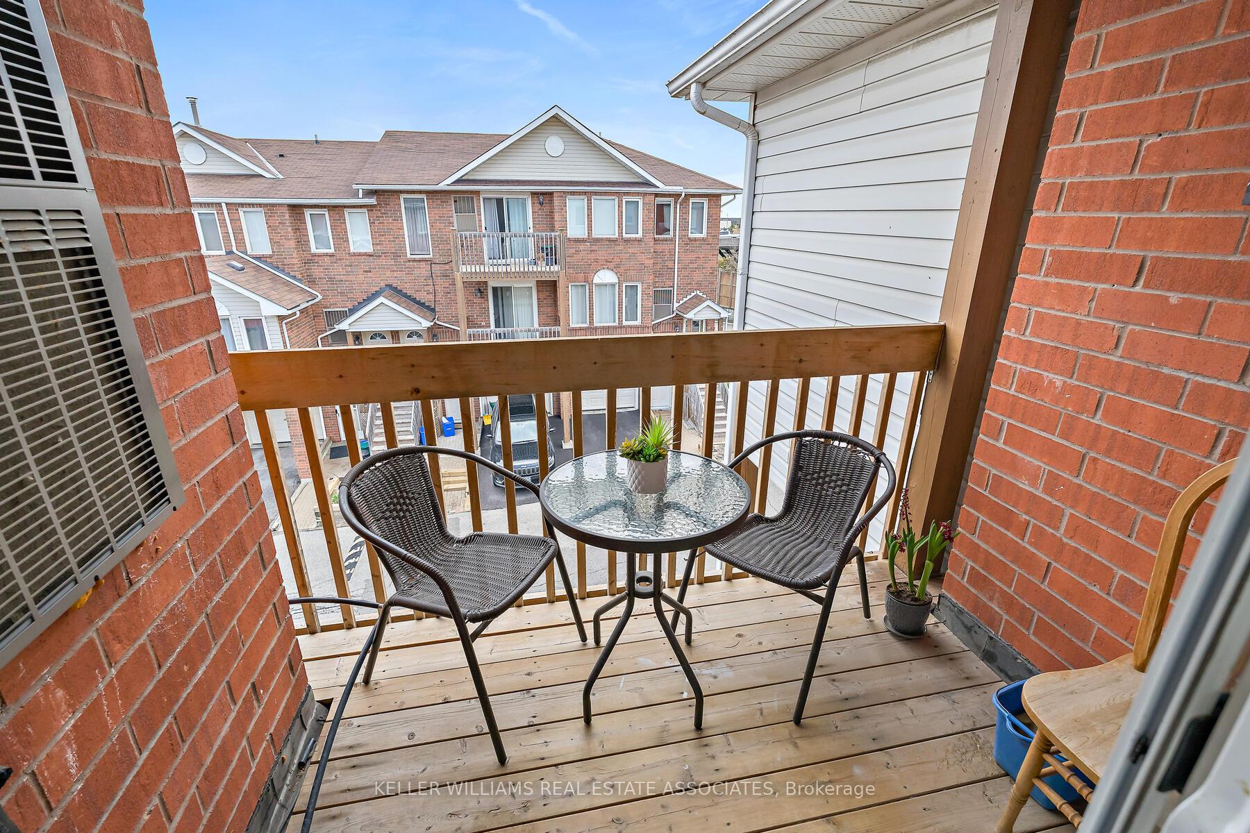 Photo 17 of 49A Wylie Circle, Halton Hills, Georgetown — HOMEH