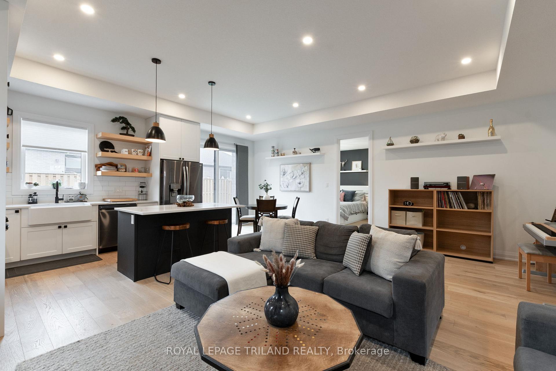 Photo 11 of Unit 2, 383 Daventry Way, Middlesex Centre, Kilworth — HOMEH