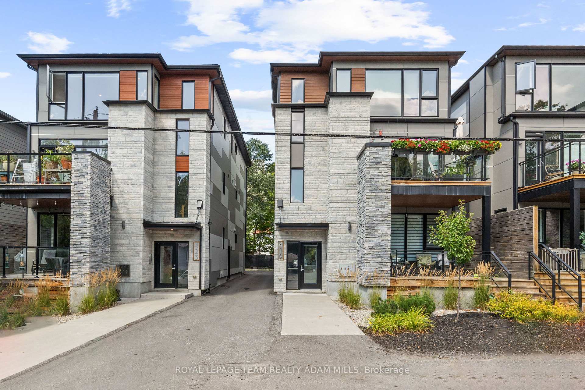 Front of Unit D, 419 Ravenhill Avenue