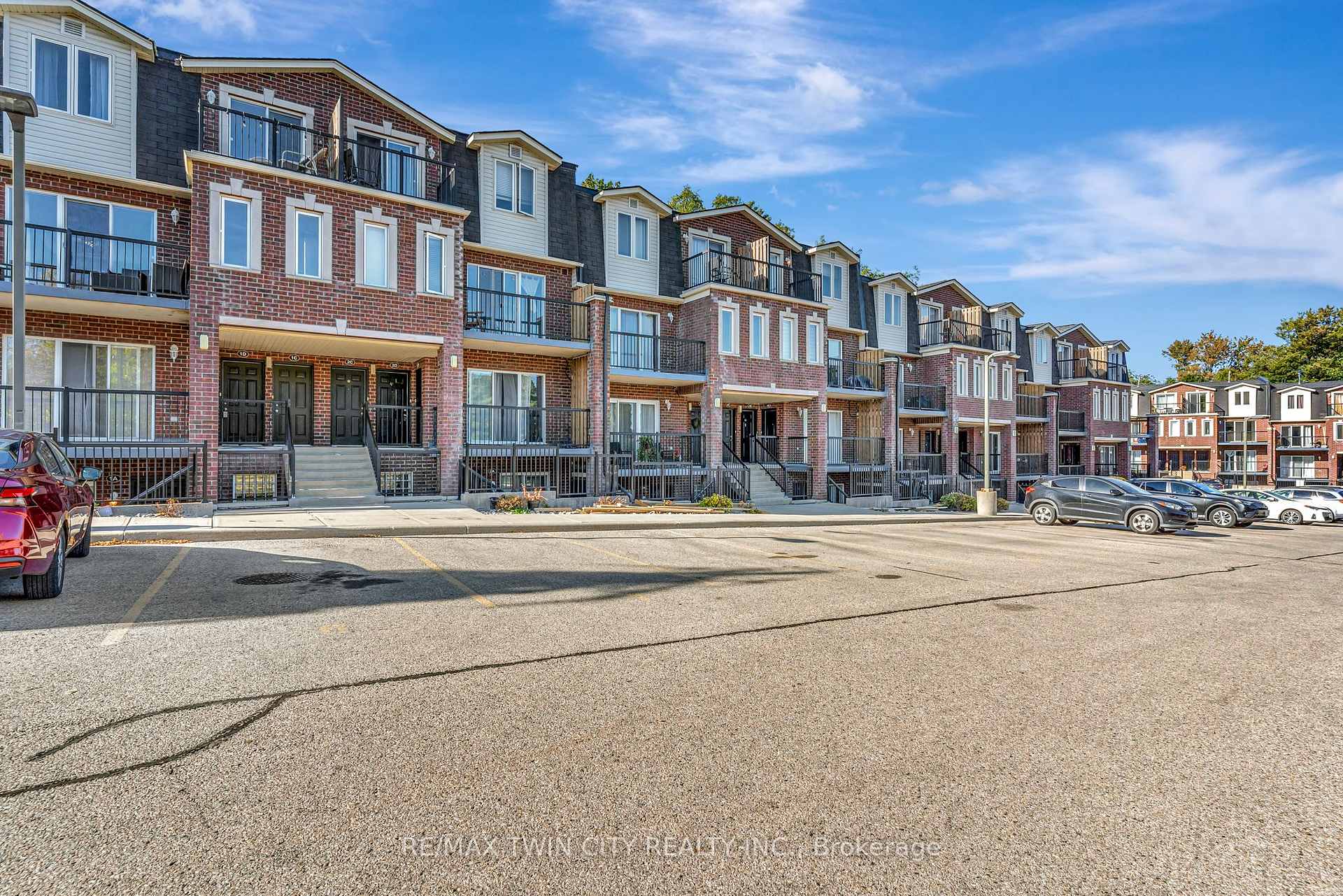 Photo 2 of Unit 1D, 45 Cedarhill Crescent, Kitchener — HOMEH