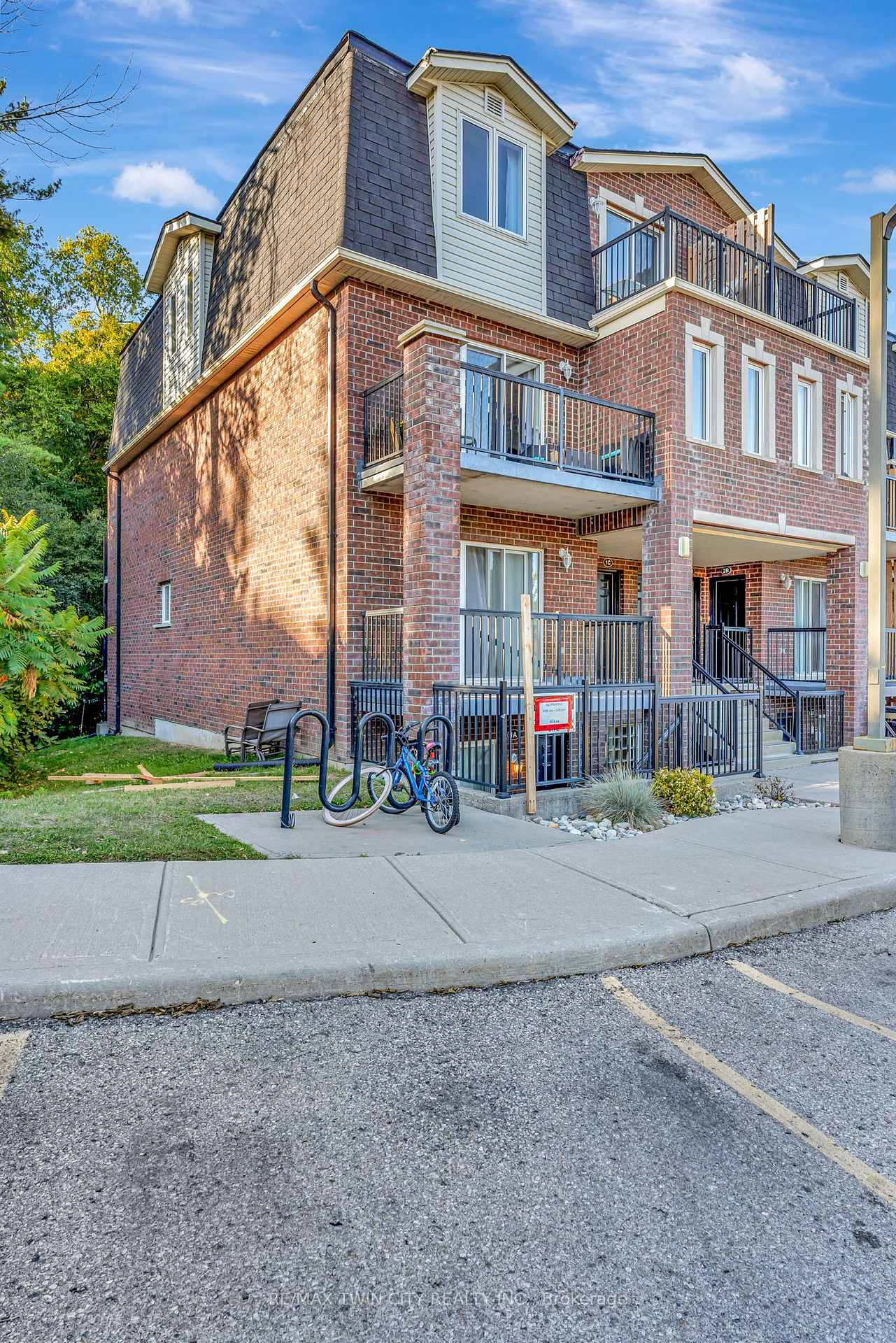 Photo 3 of Unit 1D, 45 Cedarhill Crescent, Kitchener — HOMEH
