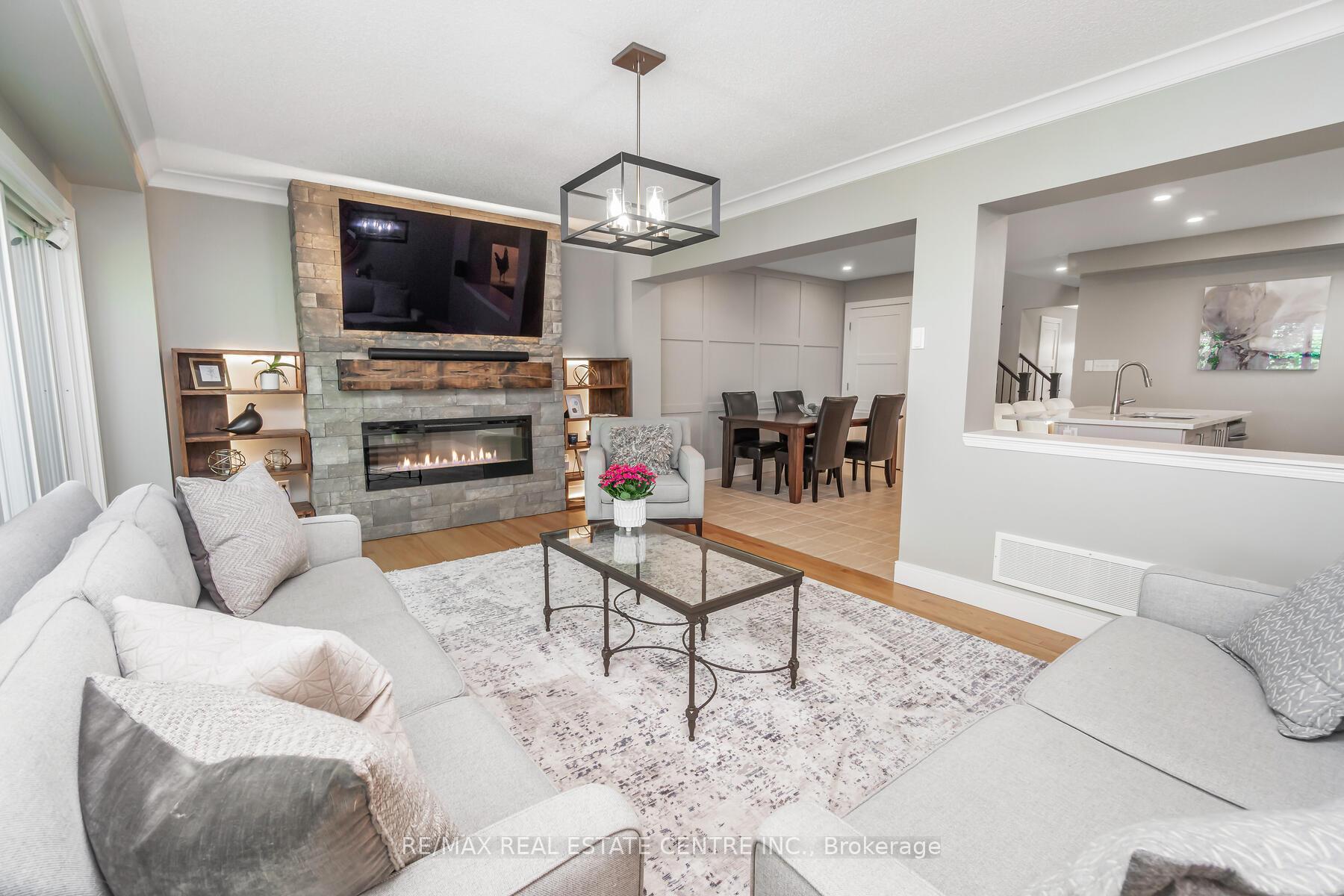 Photo 4 of Unit 21, 1035 Victoria Road S, Guelph, Kortright East — HOMEH