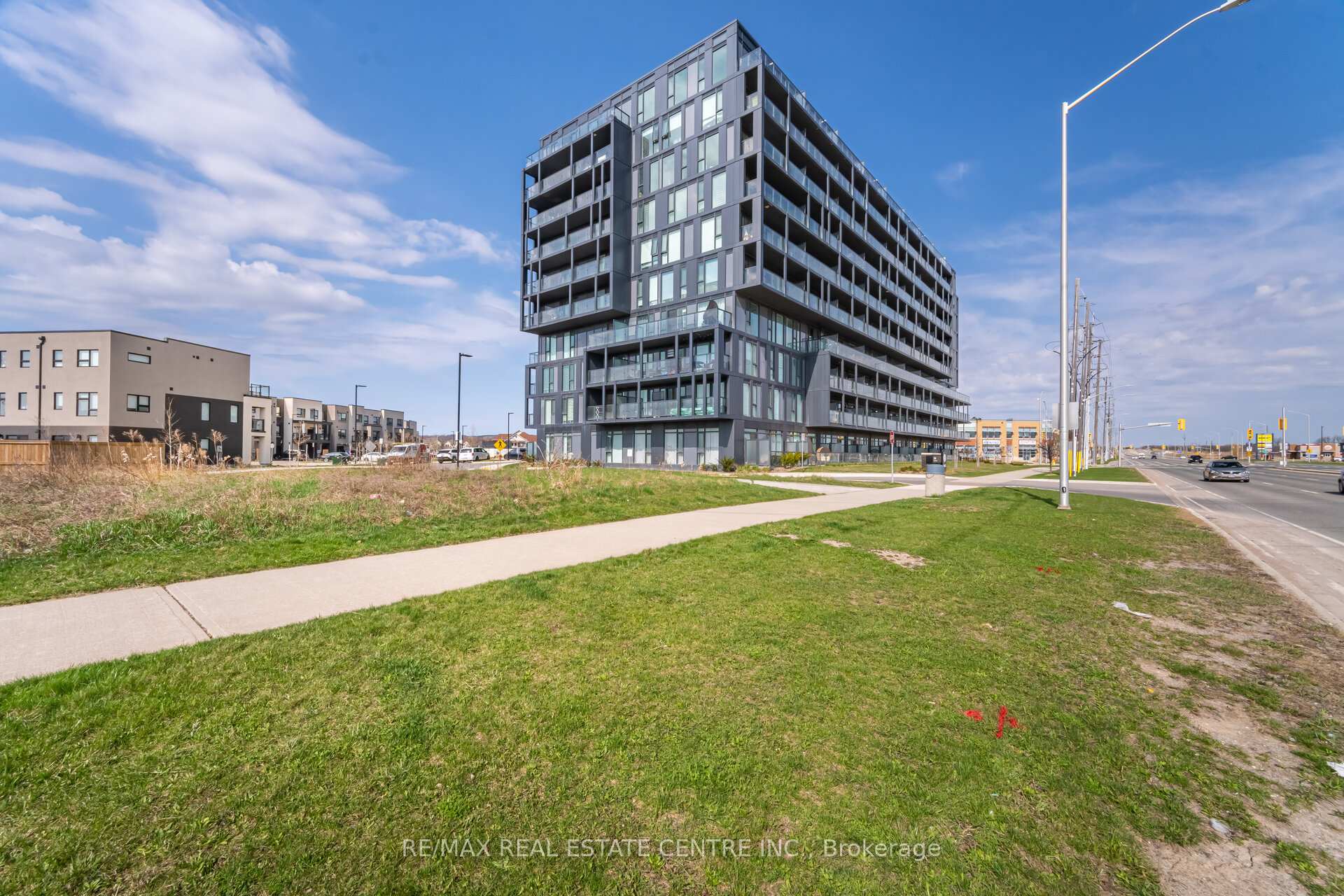 Photo 1 of Unit B217, 3200 Dakota Common, Burlington, Alton — HOMEH