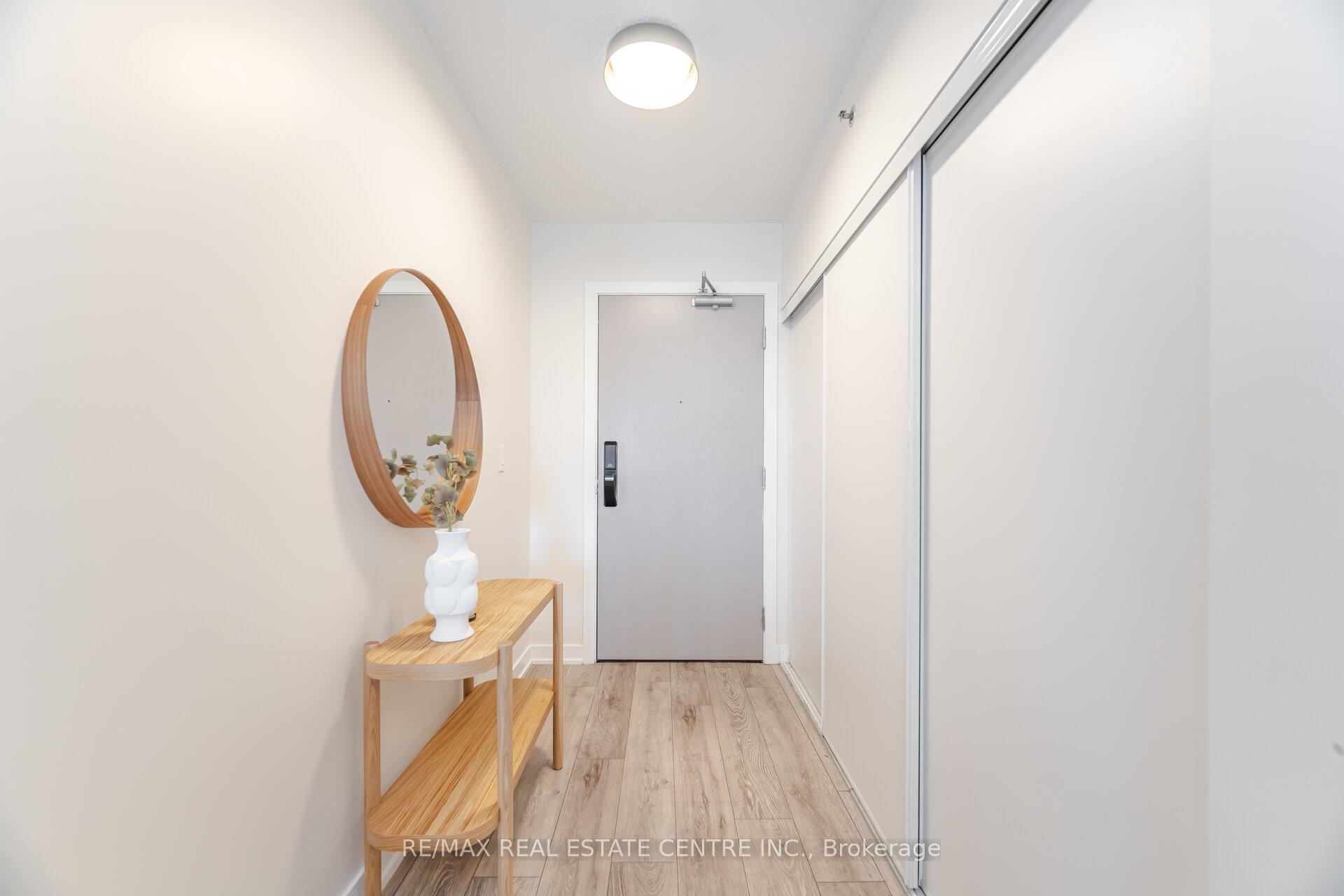 Photo 4 of Unit B217, 3200 Dakota Common, Burlington, Alton — HOMEH