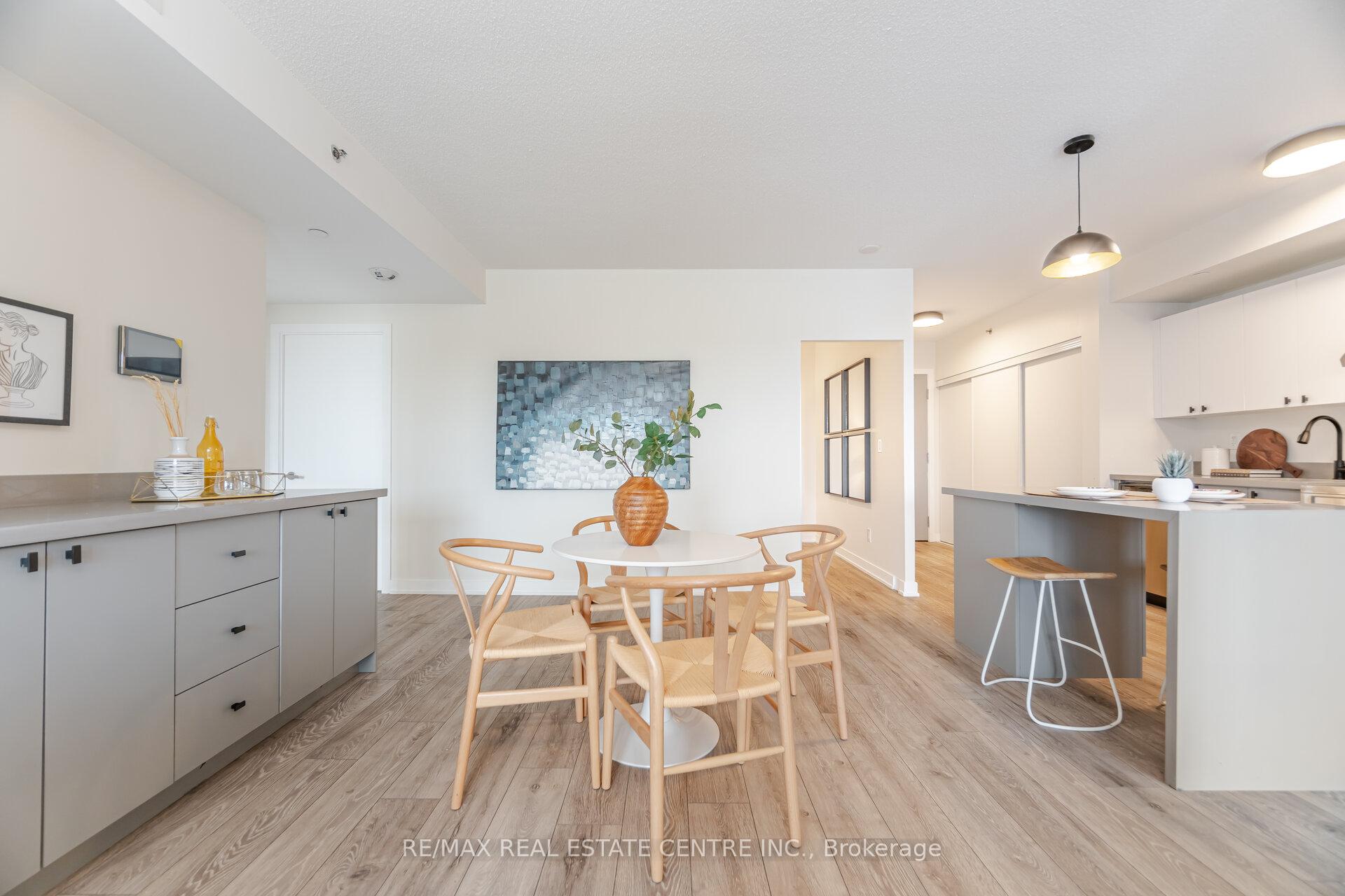 Photo 10 of Unit B217, 3200 Dakota Common, Burlington, Alton — HOMEH