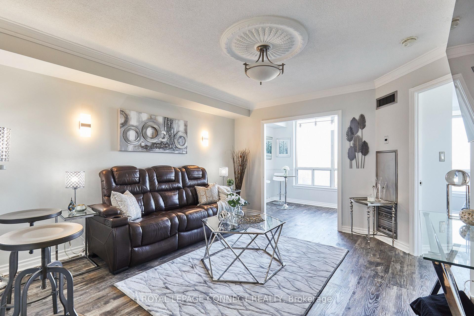 Front of Unit 702, 711 Rossland Road E