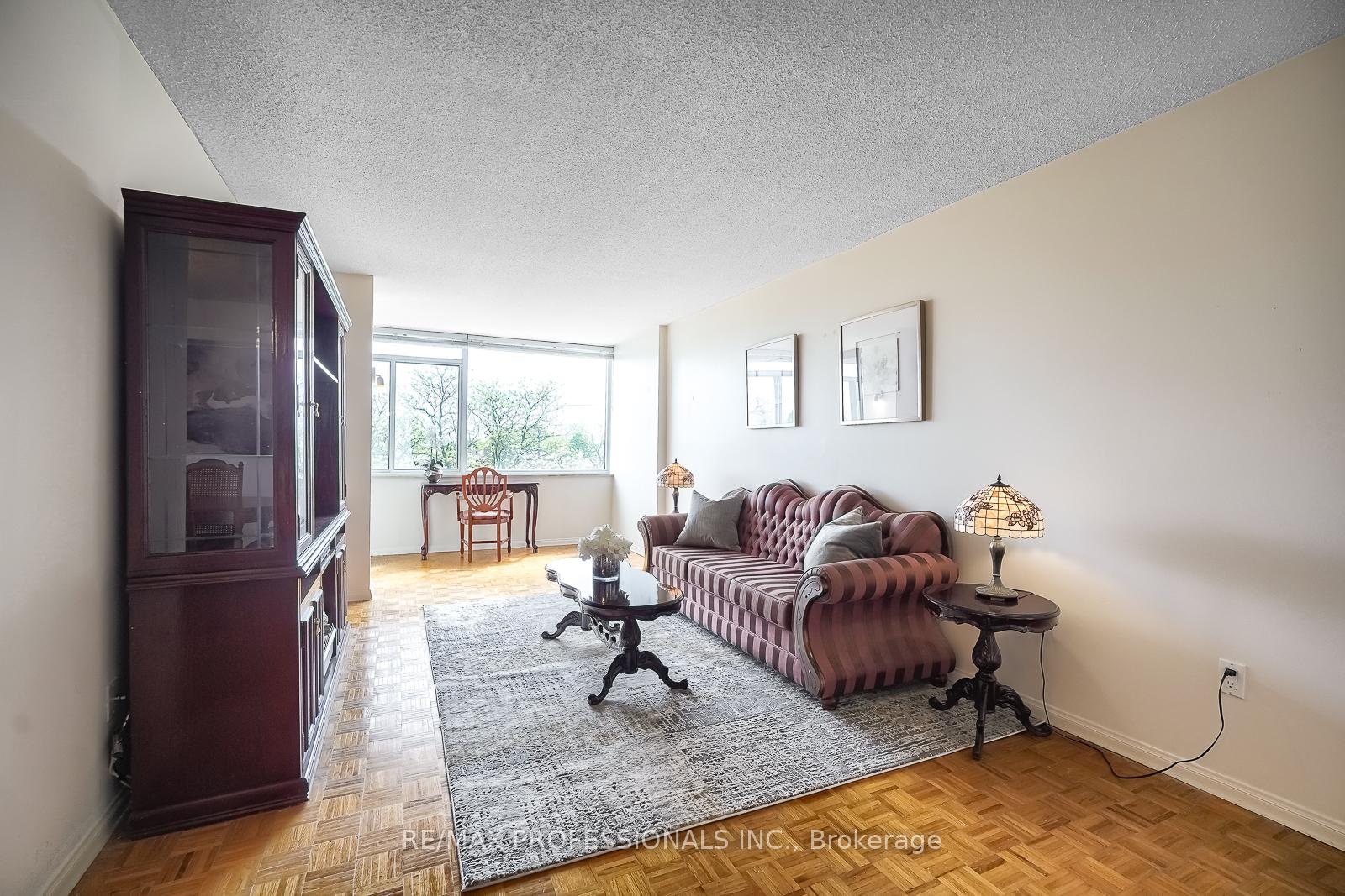 Photo 2 of Unit 407, 3000 Bathurst Street, Toronto, Englemount-Lawrence — HOMEH