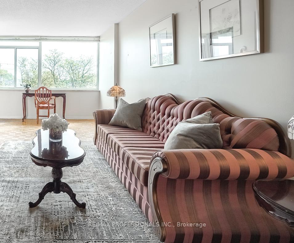 Photo 3 of Unit 407, 3000 Bathurst Street, Toronto, Englemount-Lawrence — HOMEH