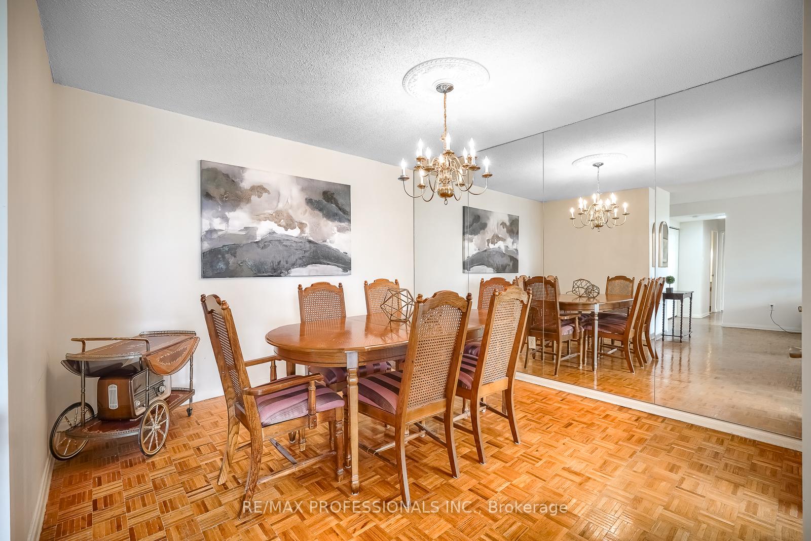 Photo 6 of Unit 407, 3000 Bathurst Street, Toronto, Englemount-Lawrence — HOMEH