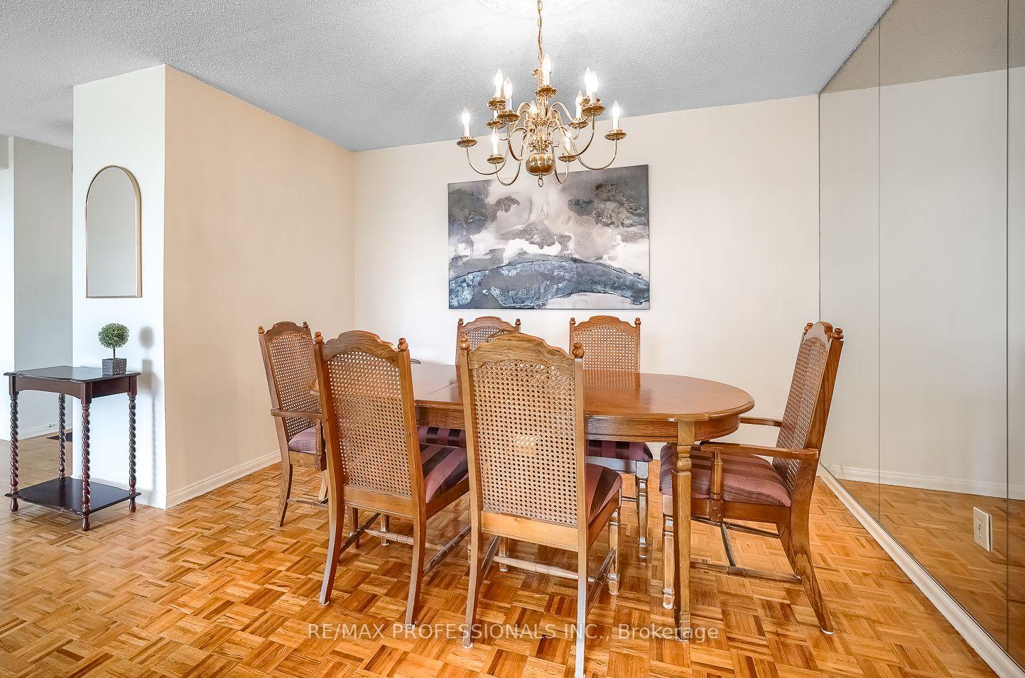 Photo 7 of Unit 407, 3000 Bathurst Street, Toronto, Englemount-Lawrence — HOMEH