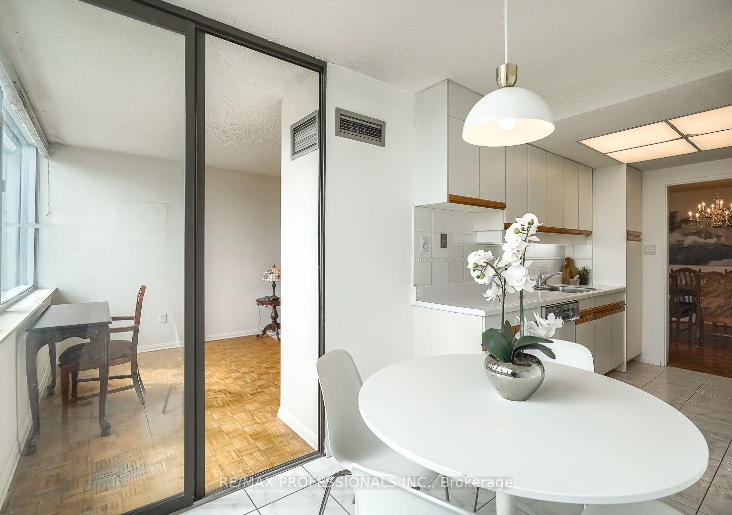 Photo 13 of Unit 407, 3000 Bathurst Street, Toronto, Englemount-Lawrence — HOMEH