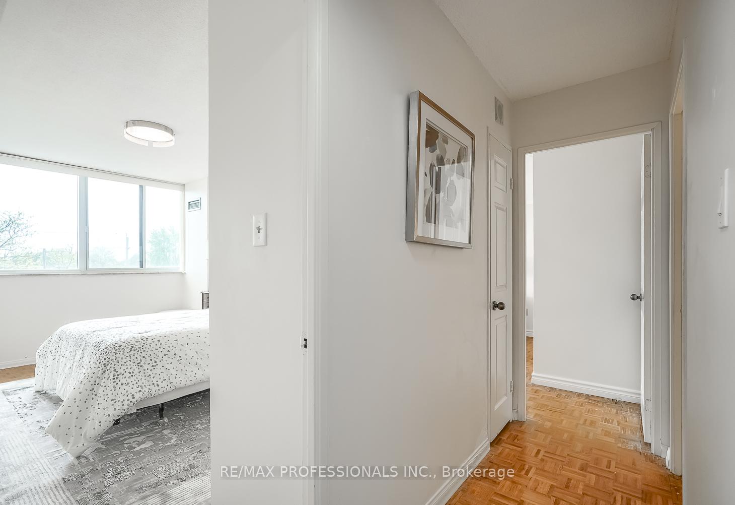 Photo 14 of Unit 407, 3000 Bathurst Street, Toronto, Englemount-Lawrence — HOMEH