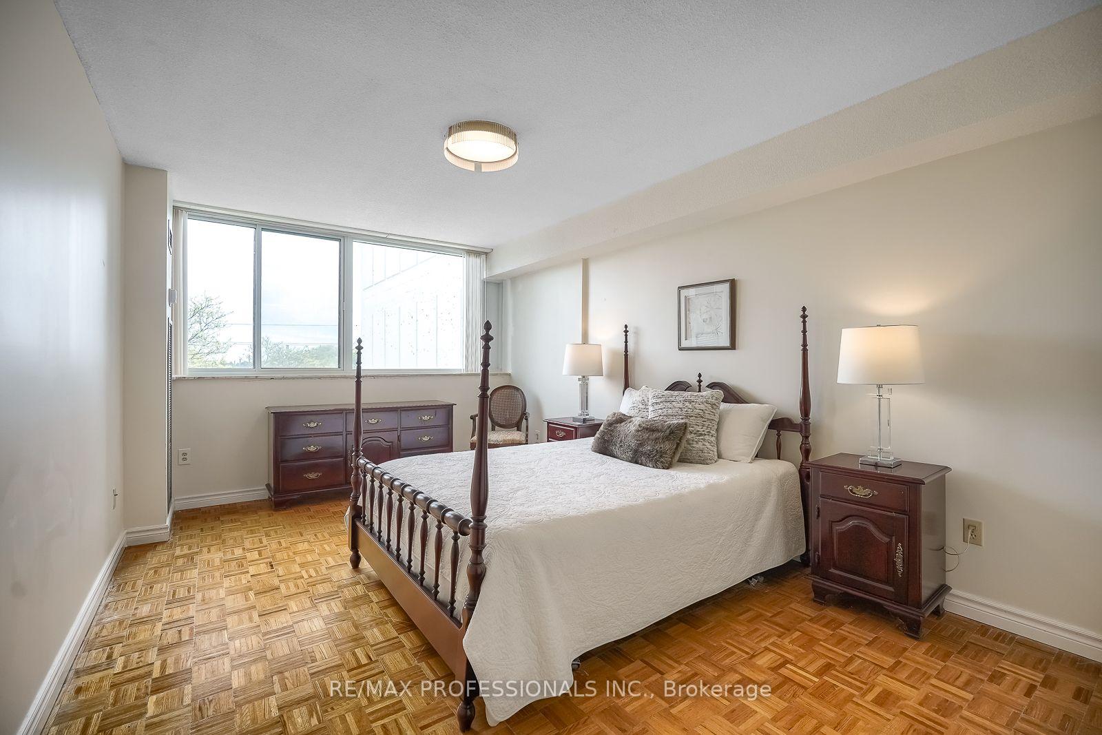 Photo 18 of Unit 407, 3000 Bathurst Street, Toronto, Englemount-Lawrence — HOMEH