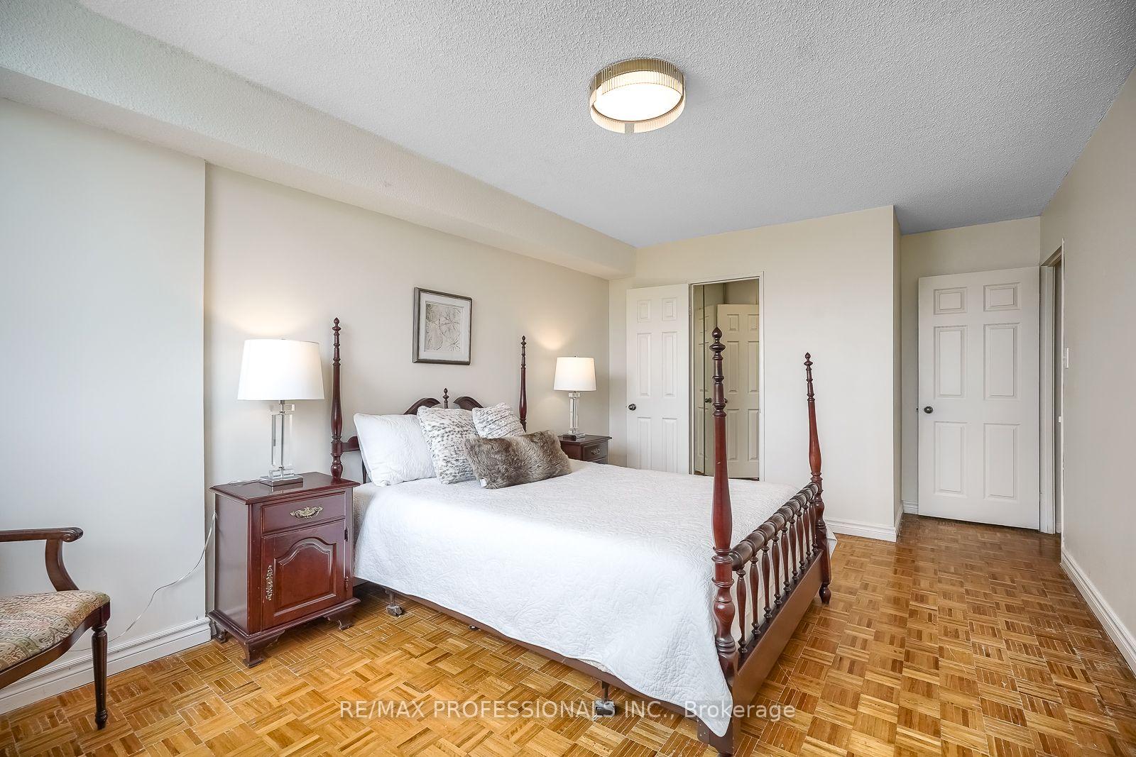 Photo 19 of Unit 407, 3000 Bathurst Street, Toronto, Englemount-Lawrence — HOMEH