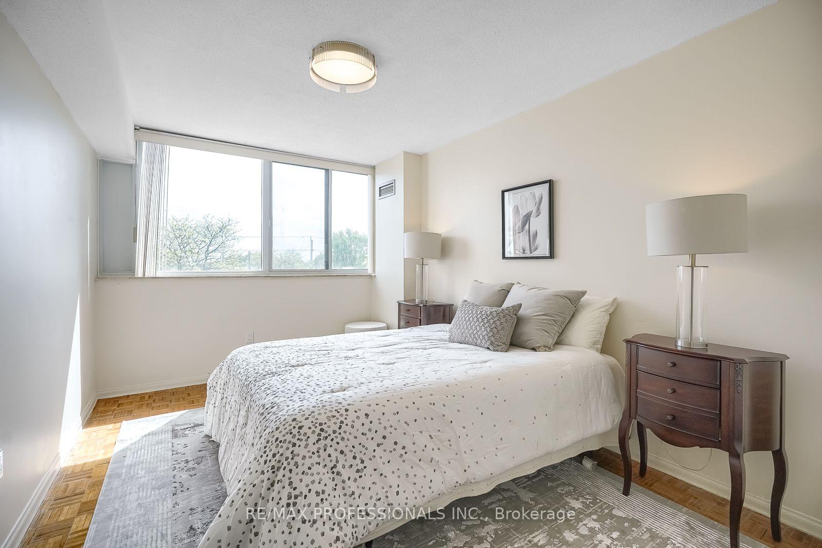 Photo 22 of Unit 407, 3000 Bathurst Street, Toronto, Englemount-Lawrence — HOMEH