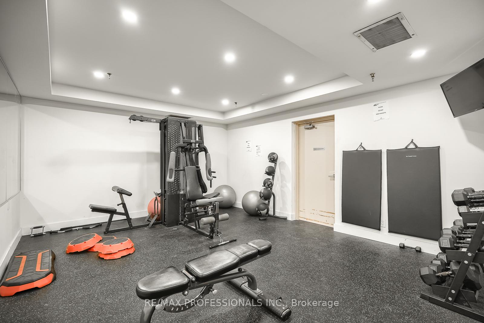 Photo 25 of Unit 407, 3000 Bathurst Street, Toronto, Englemount-Lawrence — HOMEH