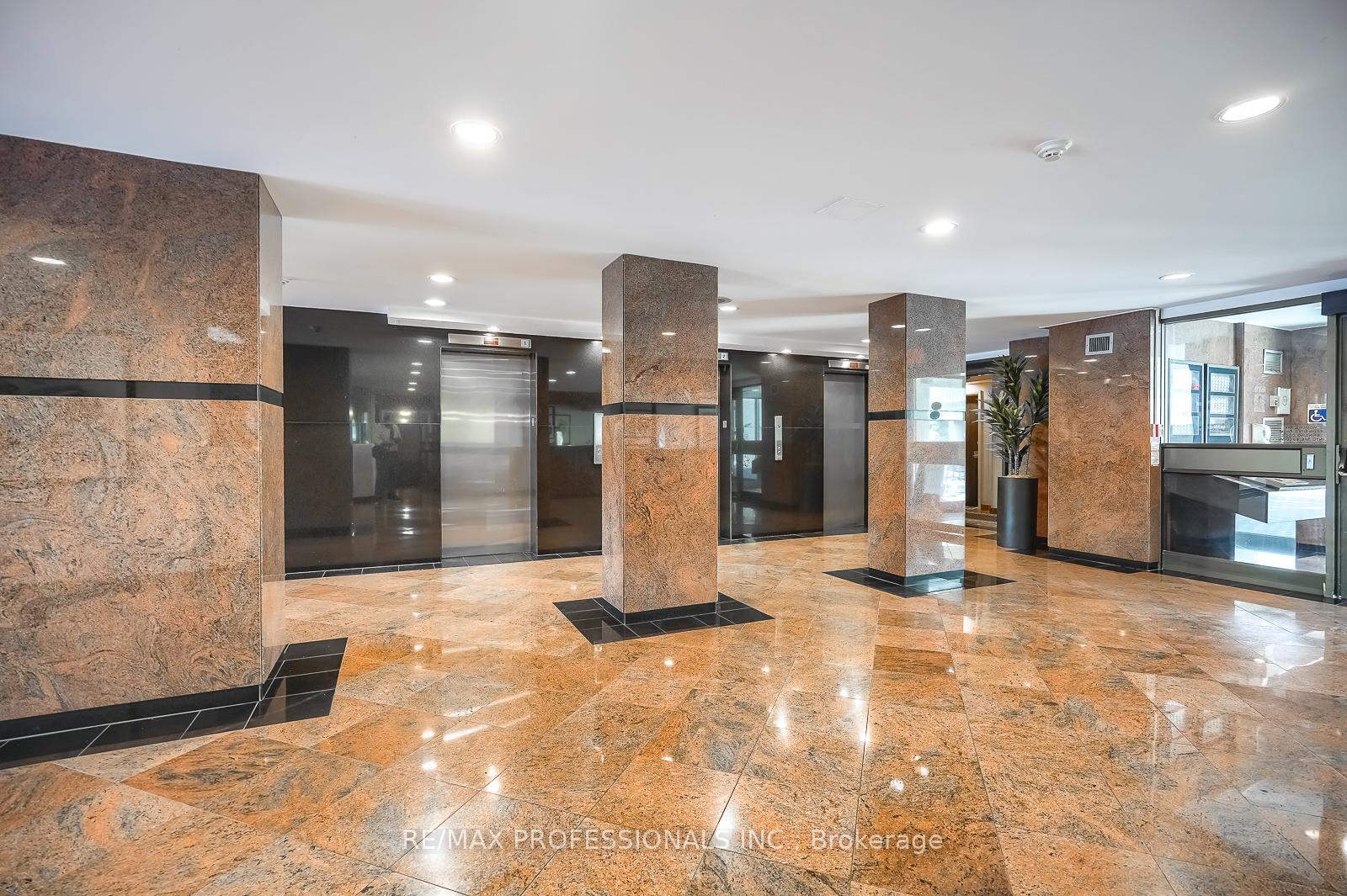 Photo 28 of Unit 407, 3000 Bathurst Street, Toronto, Englemount-Lawrence — HOMEH
