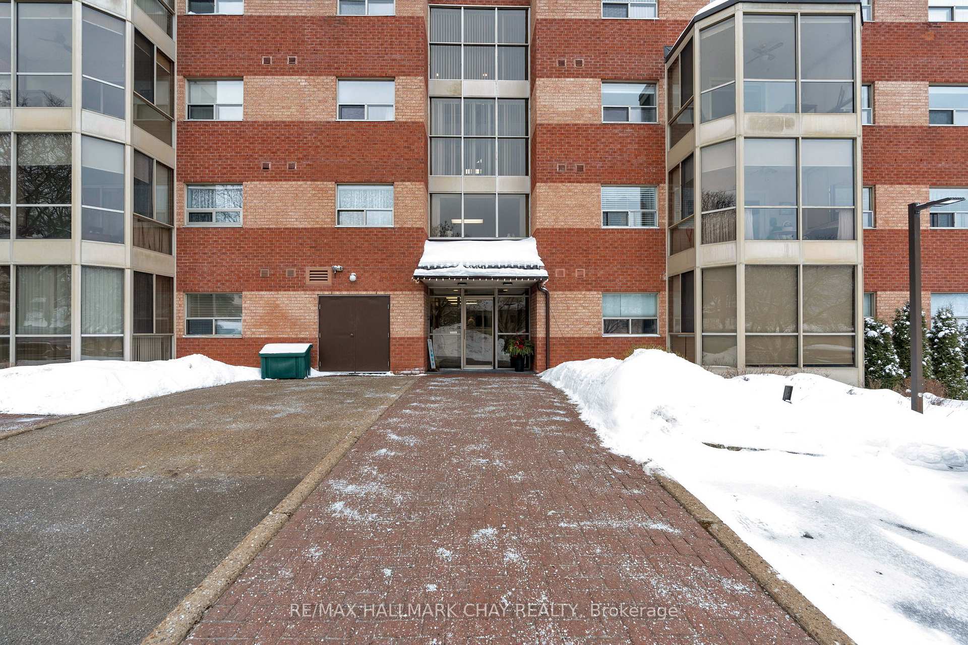 Photo 3 of Unit 208, 291 Blake Street, Barrie, North Shore — HOMEH