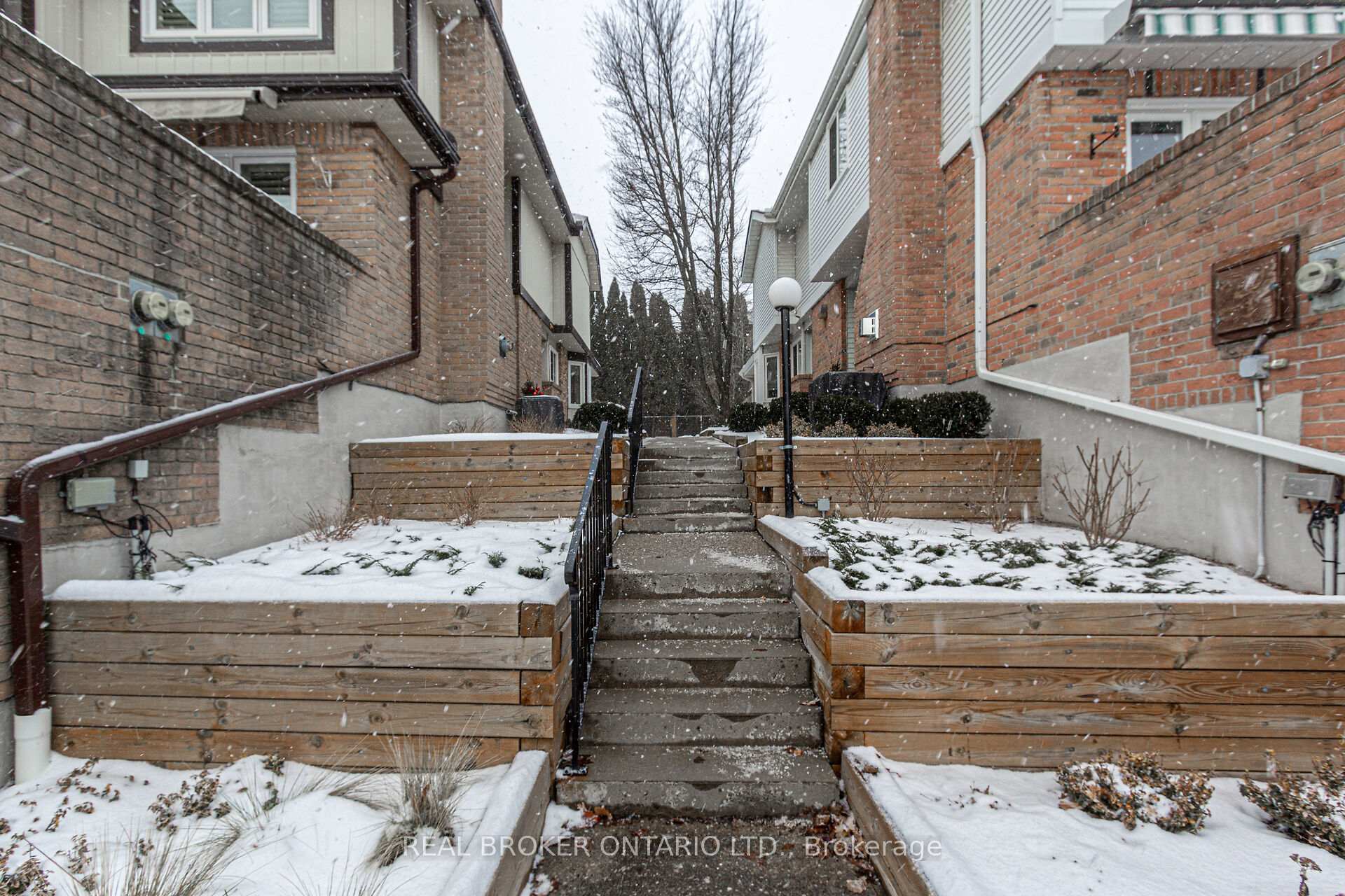 Photo 4 of Unit 3, 1501 Upper Middle Road, Burlington, Tyandaga — HOMEH