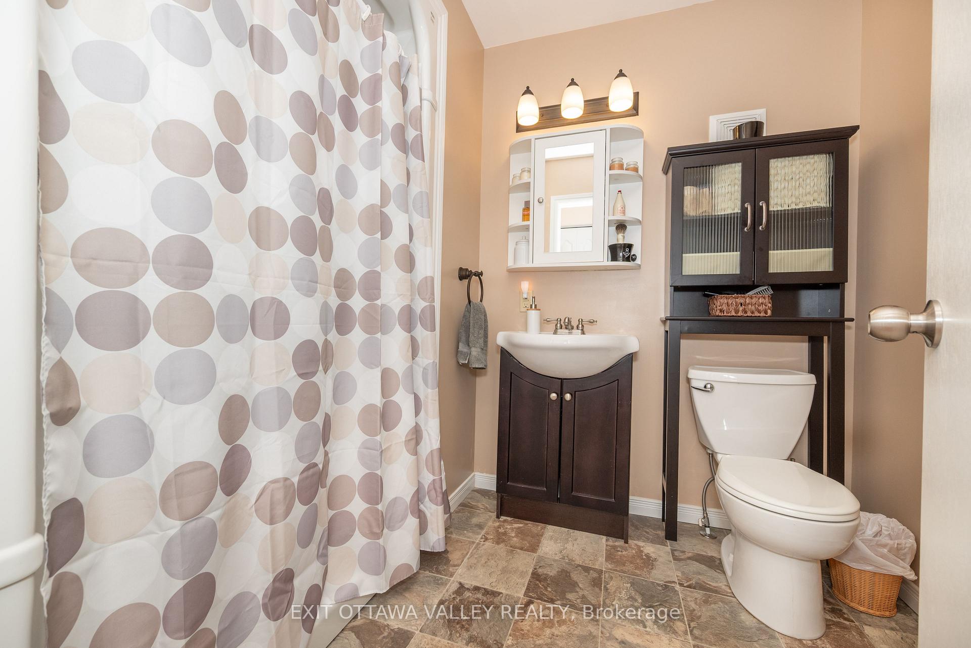 Photo 9 of 26 Frontenac Crescent, Deep River — HOMEH