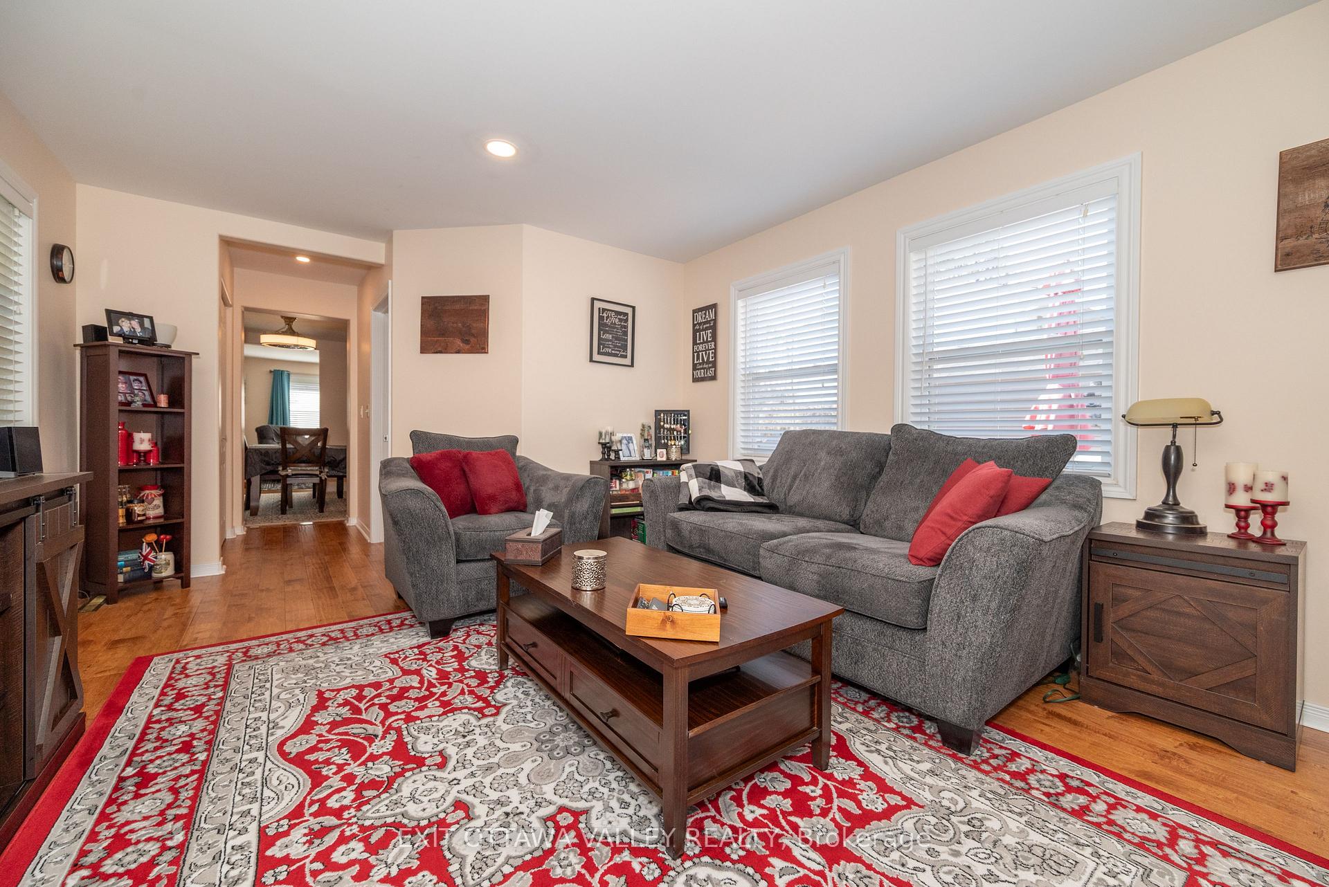 Photo 10 of 26 Frontenac Crescent, Deep River — HOMEH