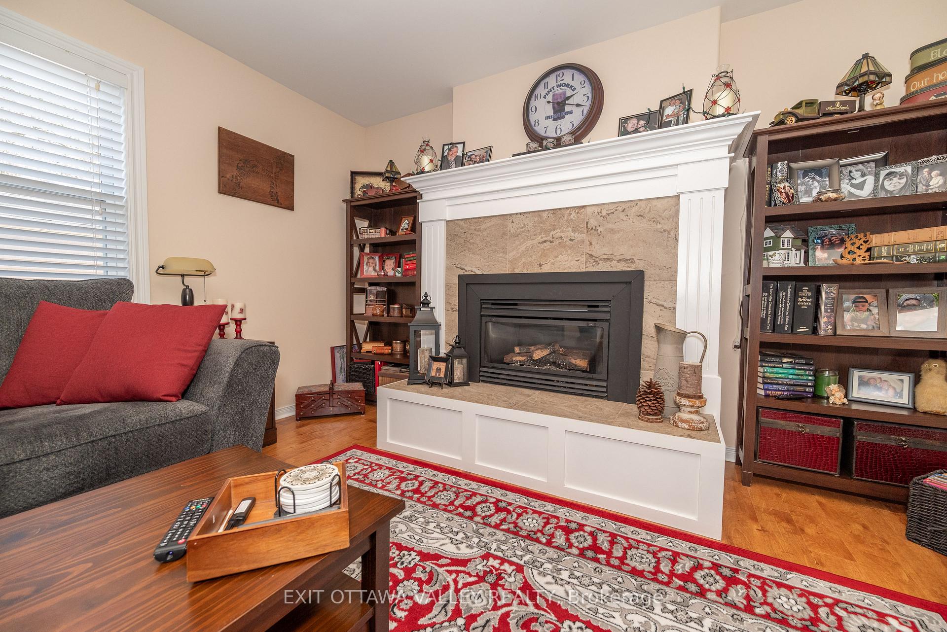 Photo 11 of 26 Frontenac Crescent, Deep River — HOMEH