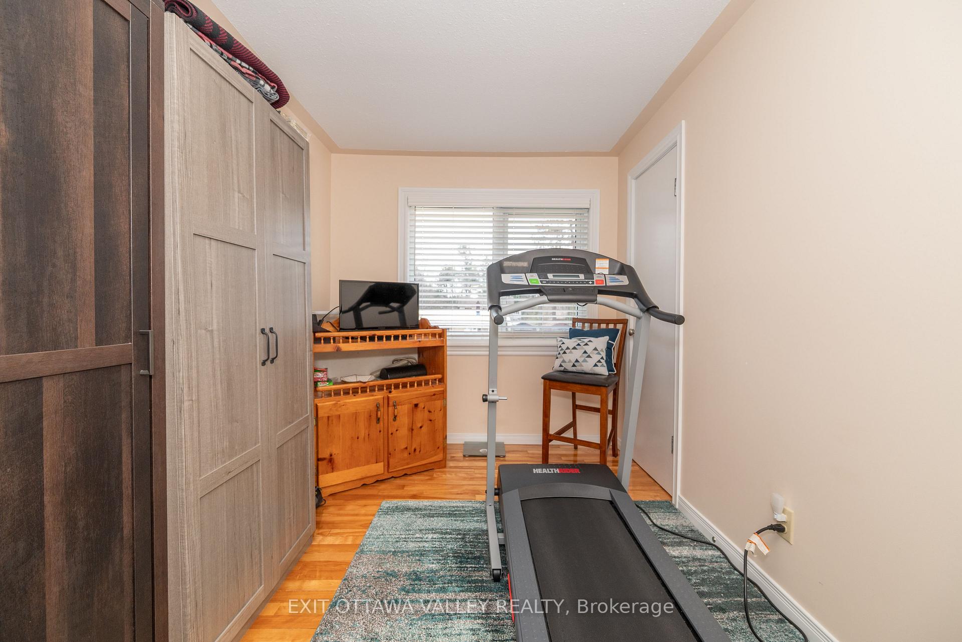 Photo 13 of 26 Frontenac Crescent, Deep River — HOMEH