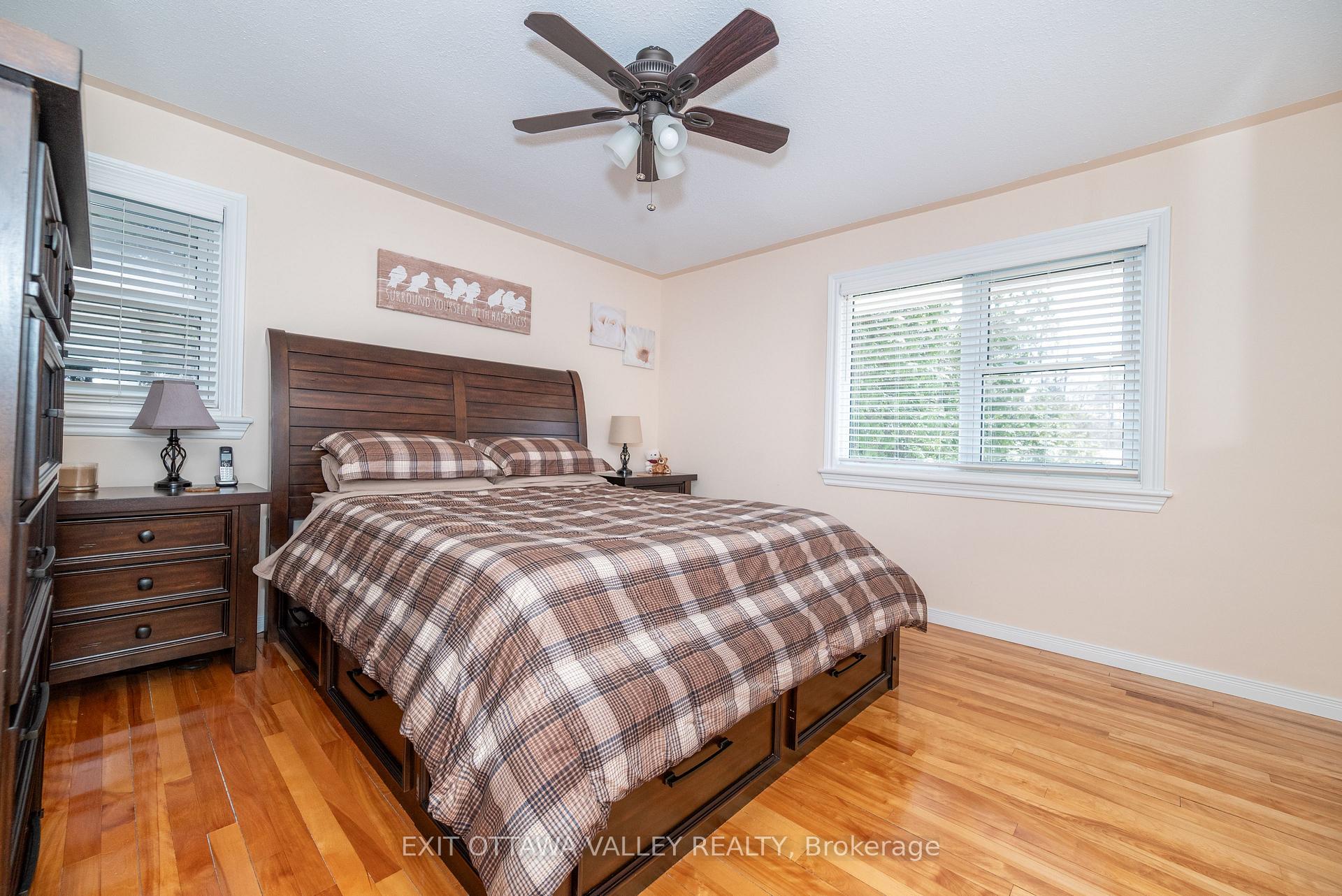 Photo 14 of 26 Frontenac Crescent, Deep River — HOMEH