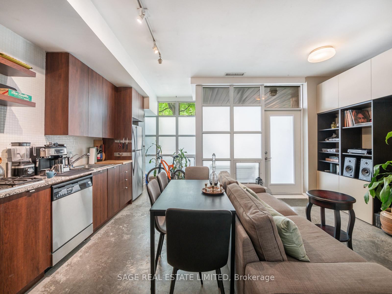 Front of Unit 101, 19 Brant Street W