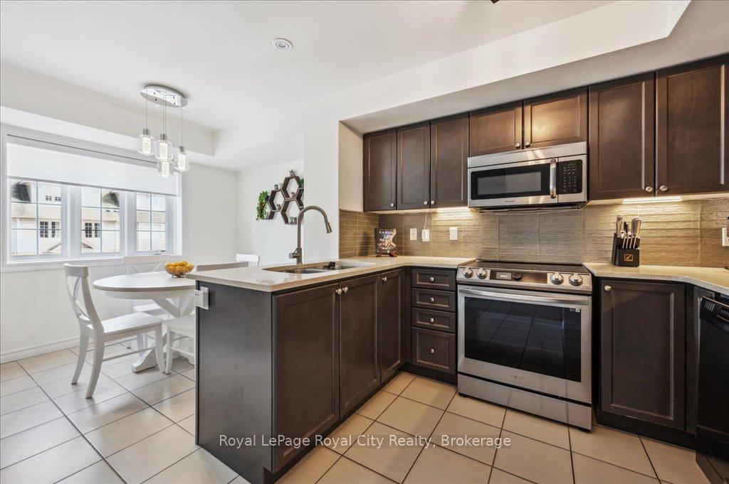 Photo 12 of Unit 45B, 15 Carere Crescent, Guelph, Victoria North — HOMEH