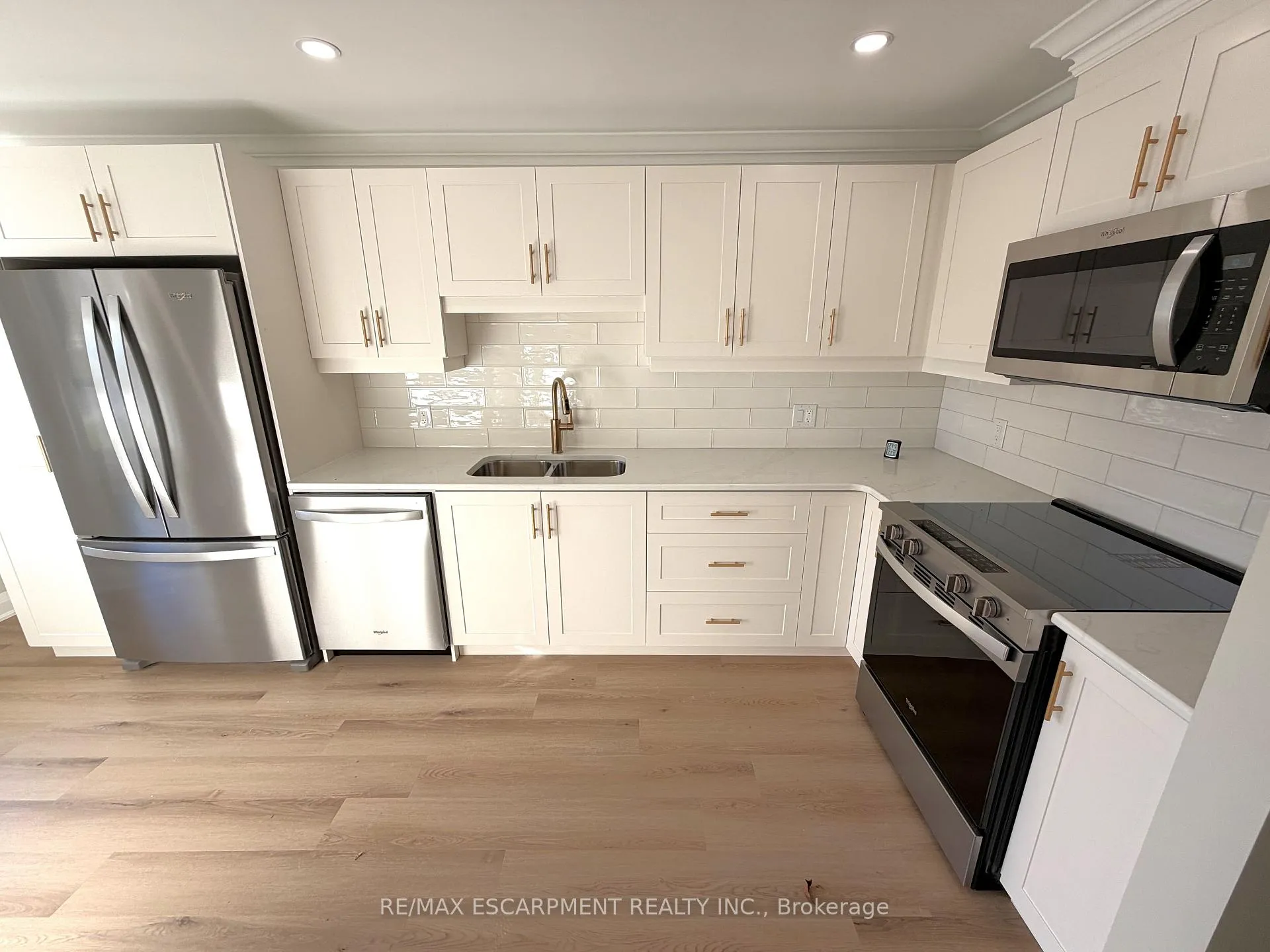 Photo 2 of 26 Szollosy Circle, Hamilton, Kennedy — HOMEH