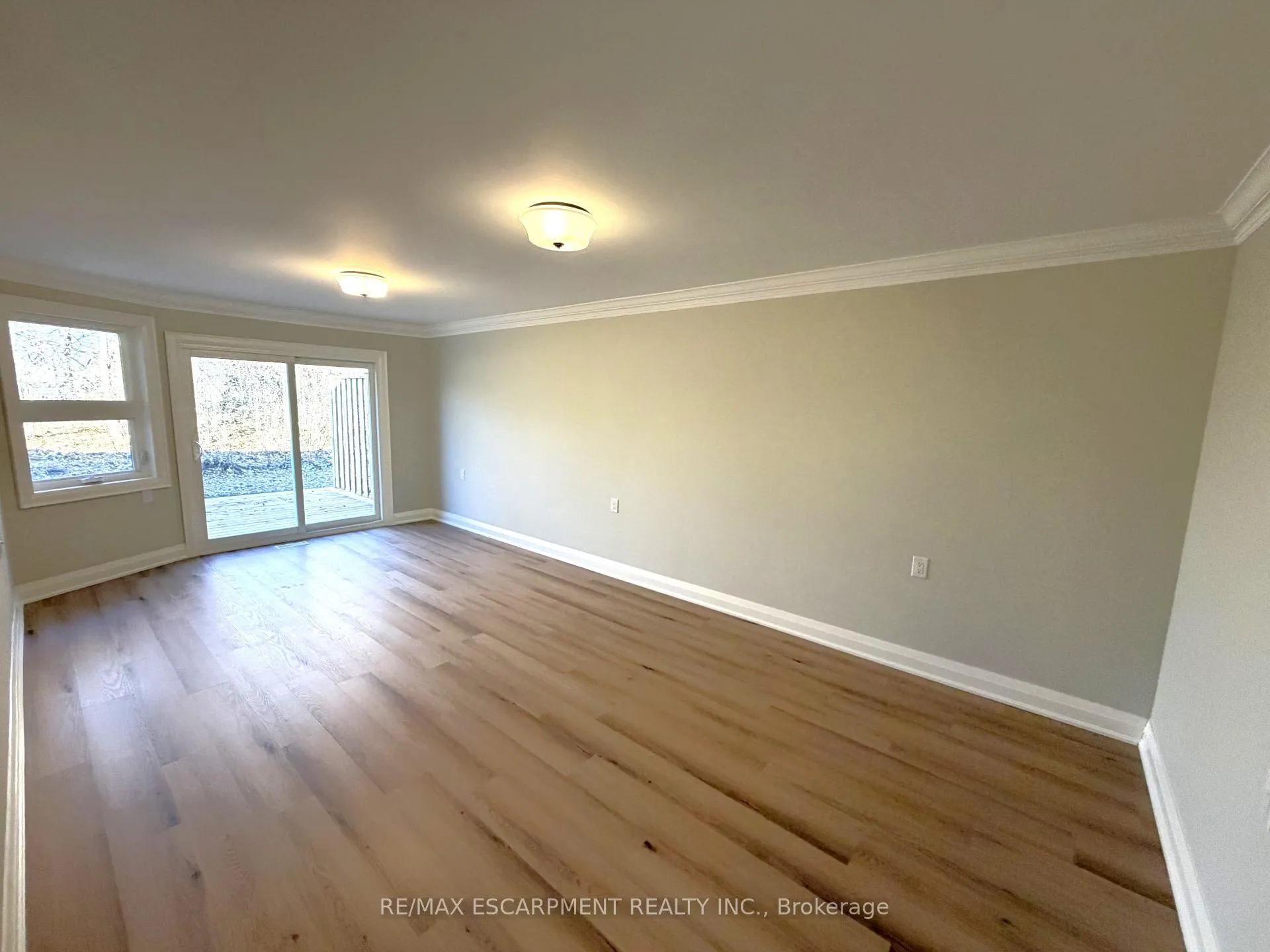 Photo 3 of 26 Szollosy Circle, Hamilton, Kennedy — HOMEH