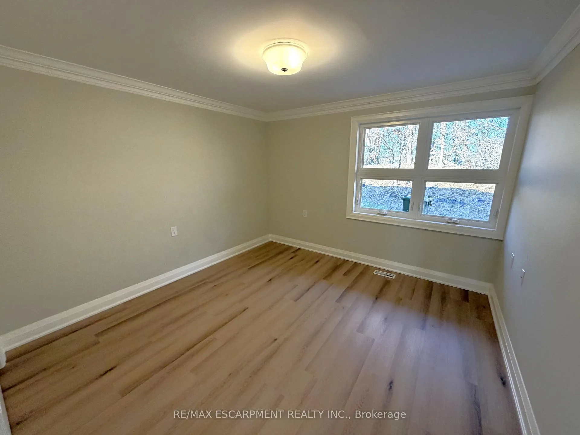 Photo 5 of 26 Szollosy Circle, Hamilton, Kennedy — HOMEH