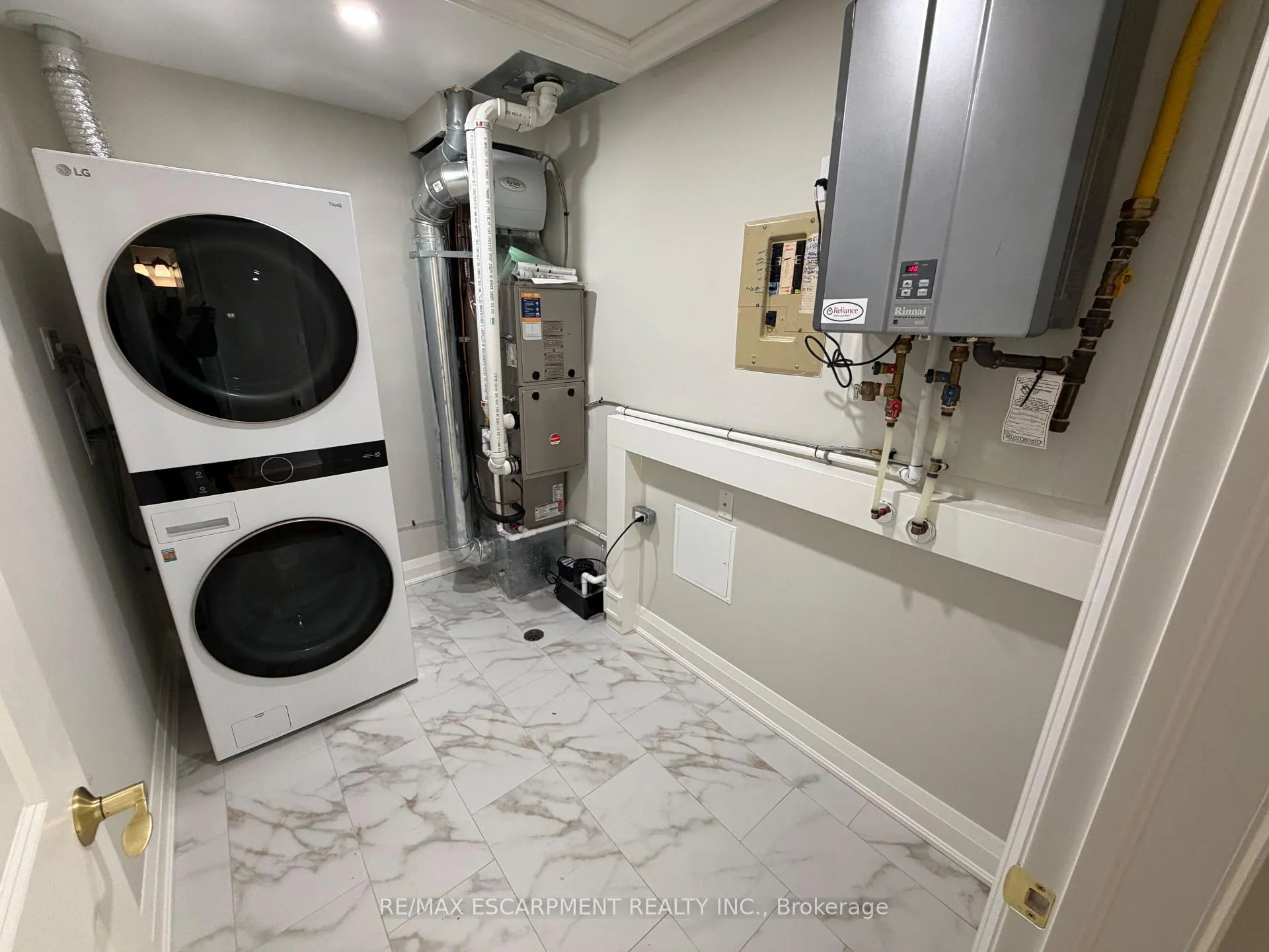 Photo 7 of 26 Szollosy Circle, Hamilton, Kennedy — HOMEH