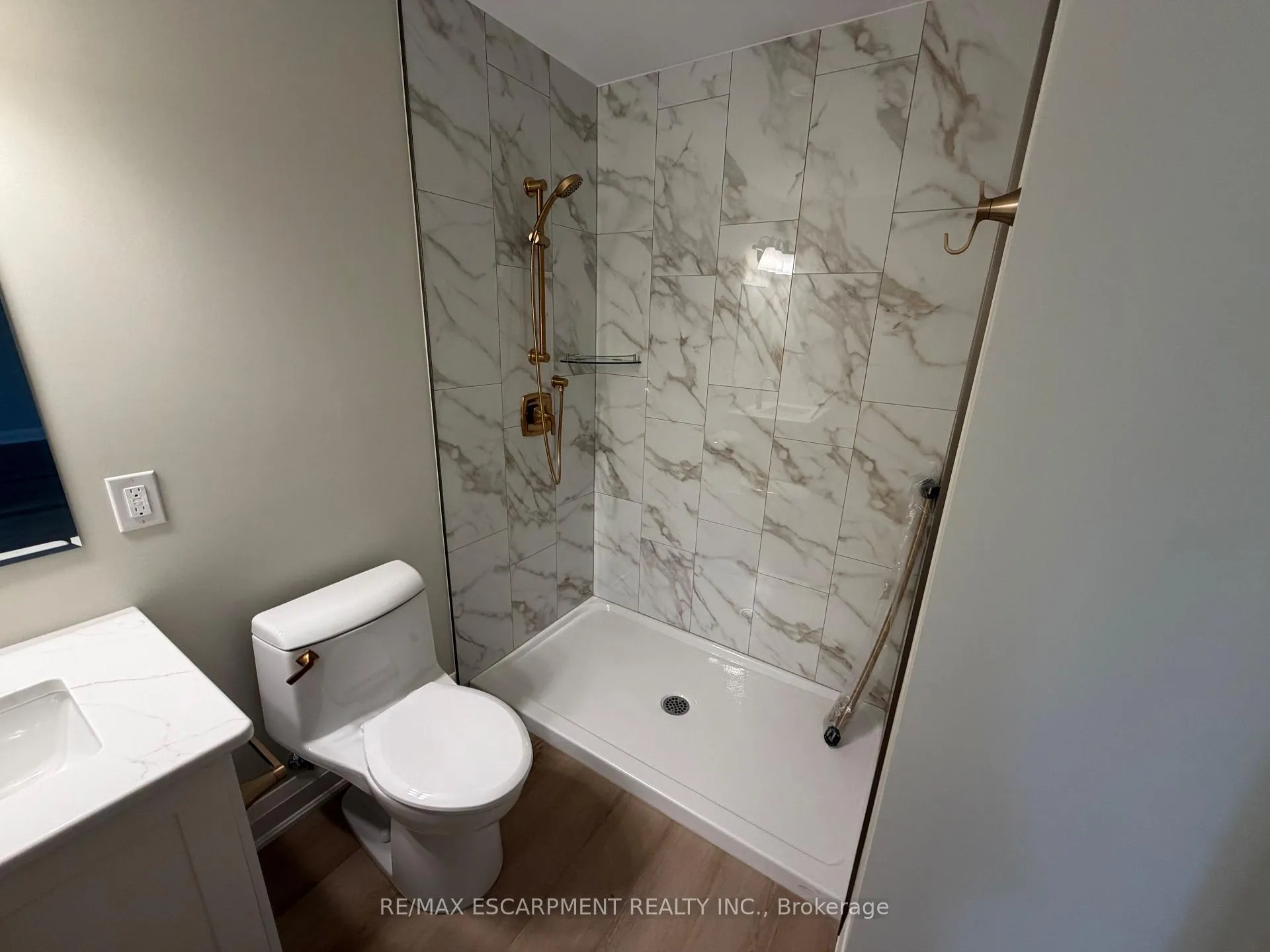 Photo 8 of 26 Szollosy Circle, Hamilton, Kennedy — HOMEH