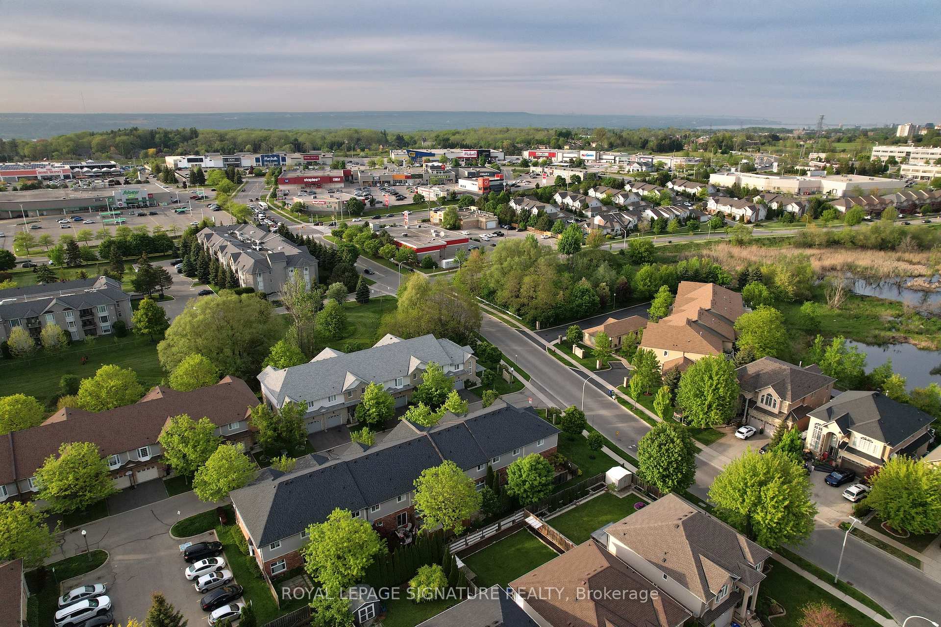 Photo 3 of Unit 48, 60 Cloverleaf Drive, Hamilton, Ancaster — HOMEH