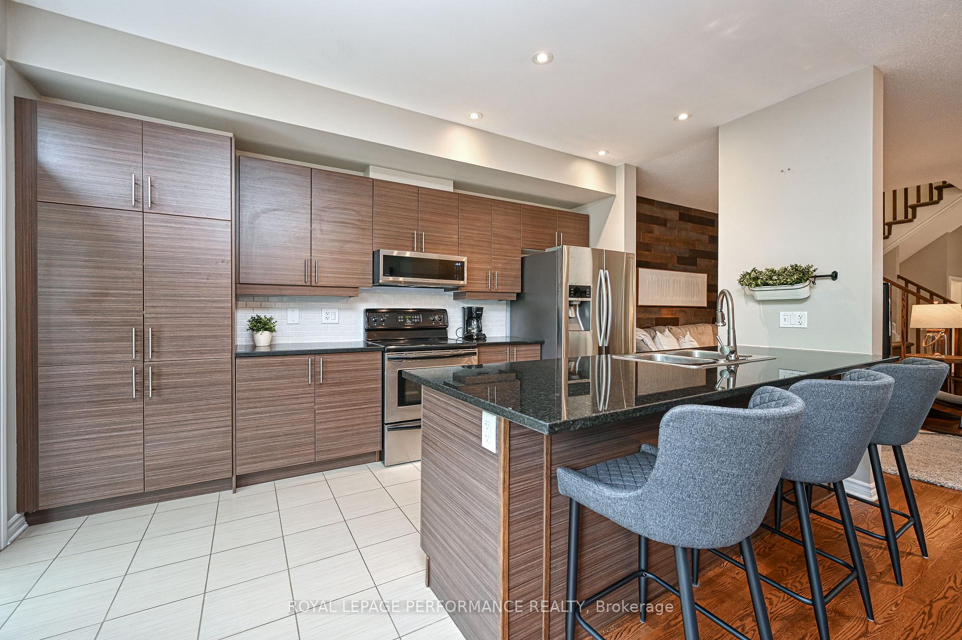 Photo 15 of 664 Whitecliffs Avenue, Ottawa, Riverside South — HOMEH