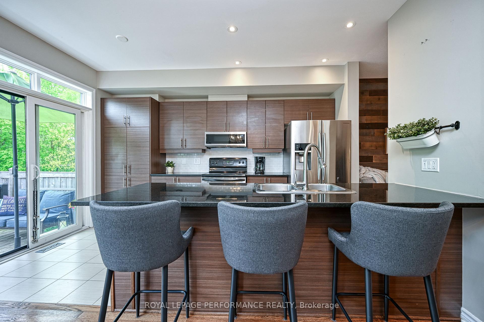 Photo 17 of 664 Whitecliffs Avenue, Ottawa, Riverside South — HOMEH