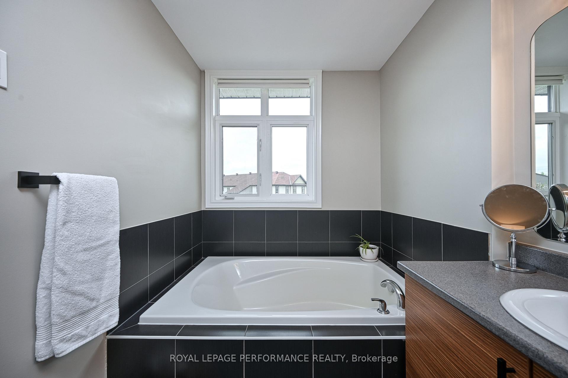 Photo 25 of 664 Whitecliffs Avenue, Ottawa, Riverside South — HOMEH